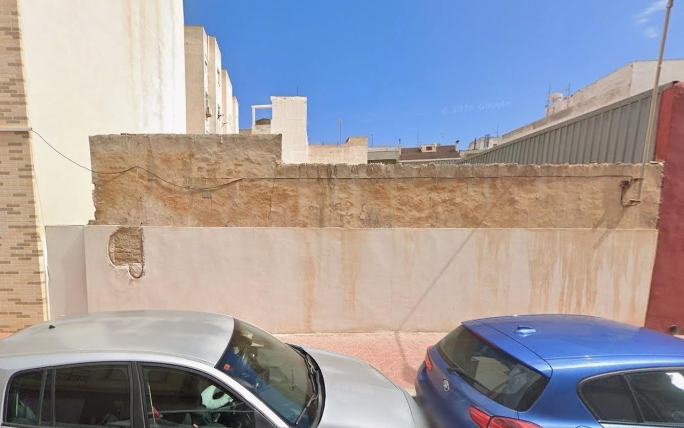 Parcela urbana de 95 m2 en pleno centro de Guardamar del Segura
