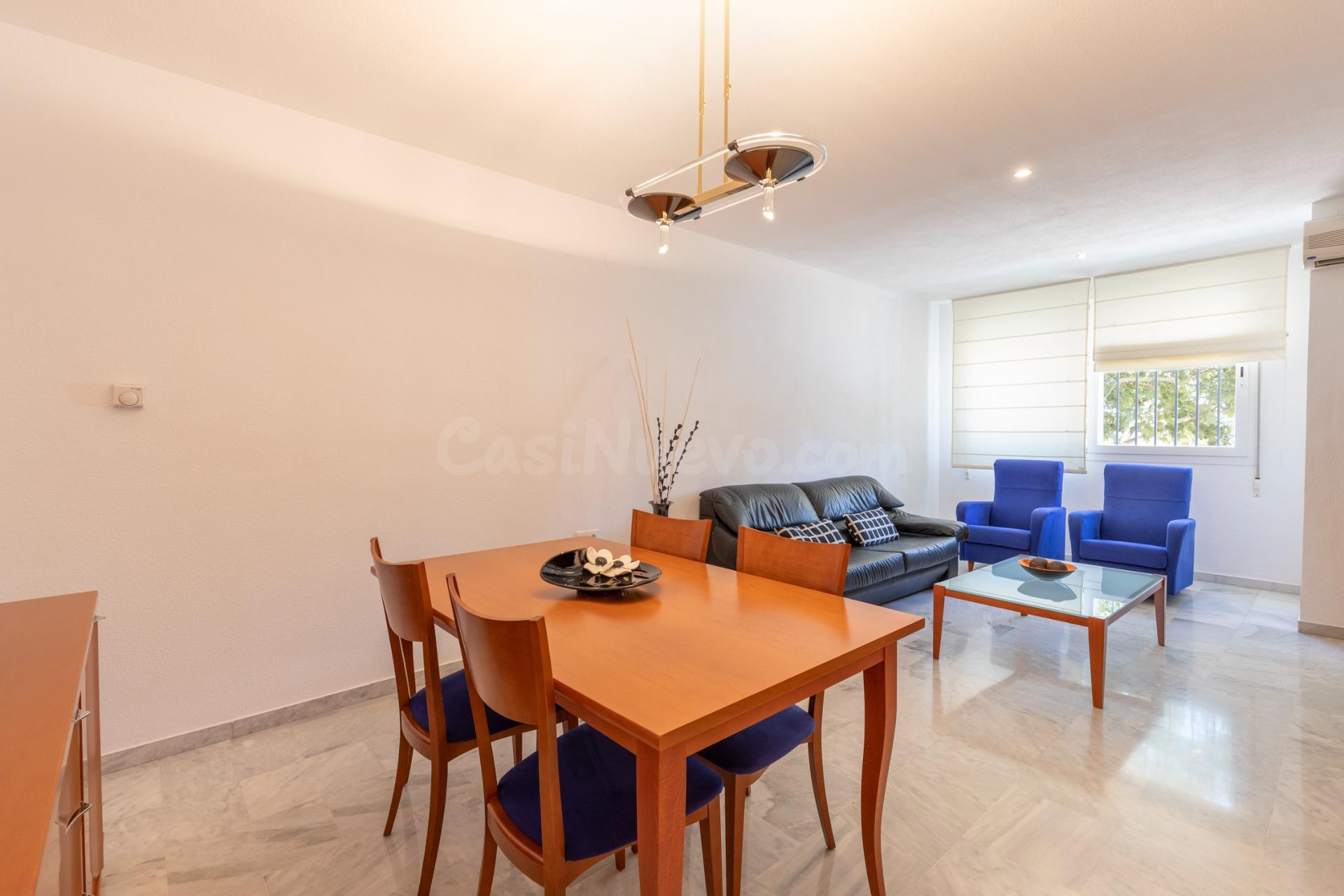 FANTÁSTICA CASA CON PISCINA COMUNITARIA, TERRAZA Y GARAJE - foto 2