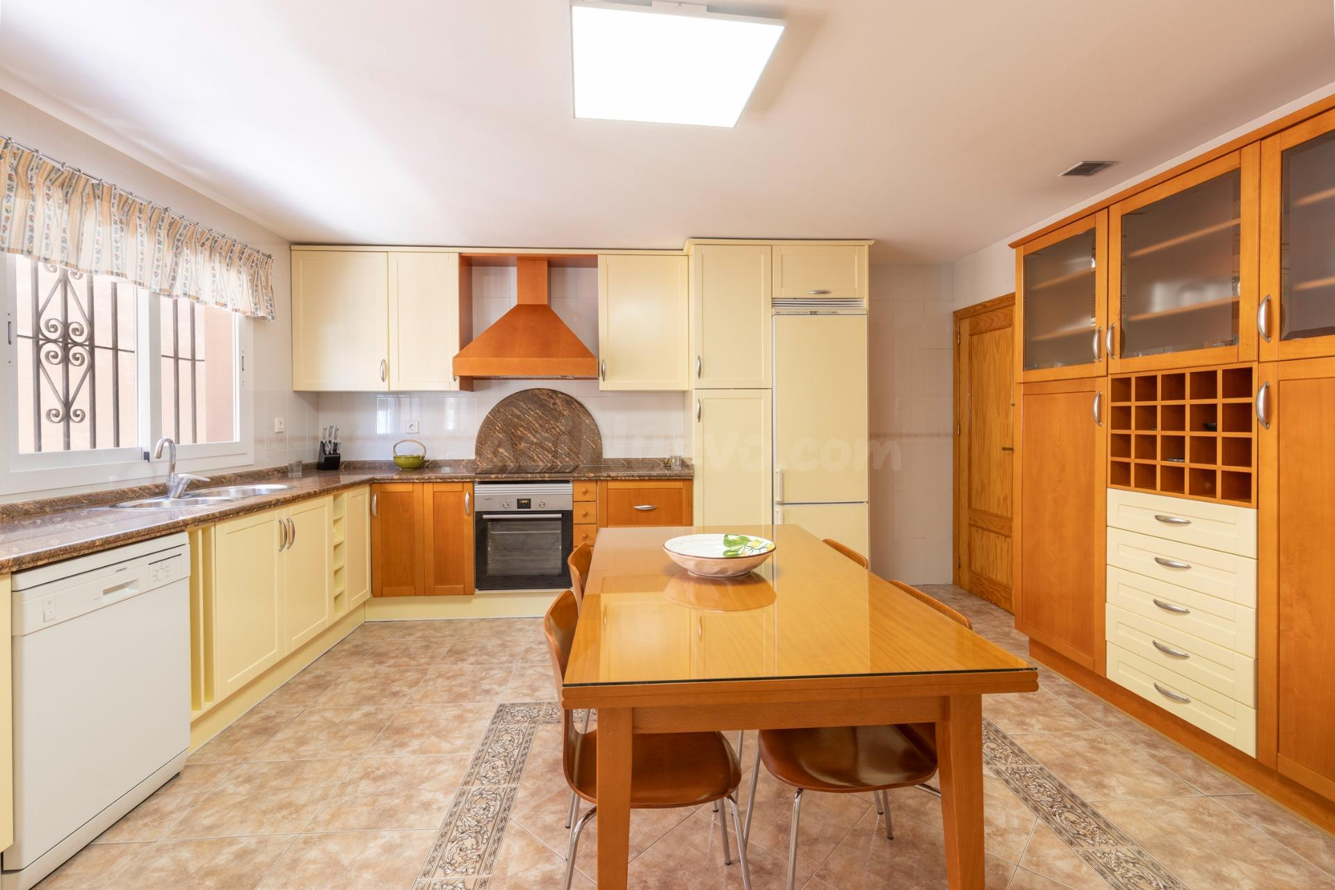 FANTÁSTICA CASA CON PISCINA COMUNITARIA, TERRAZA Y GARAJE - foto 4