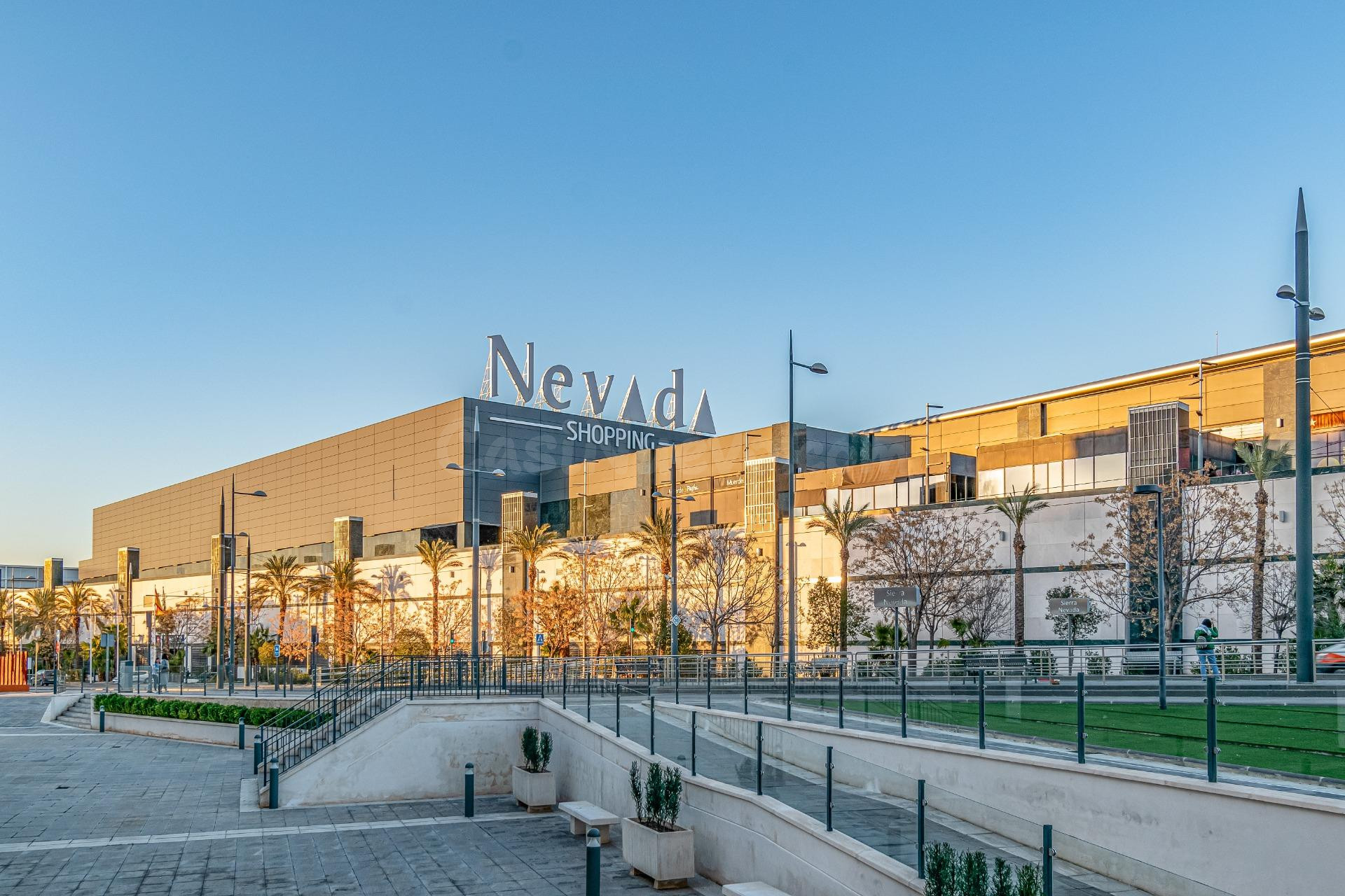 Exclusiva vivienda en Residencial Nevada — Urbanización de l - foto 3