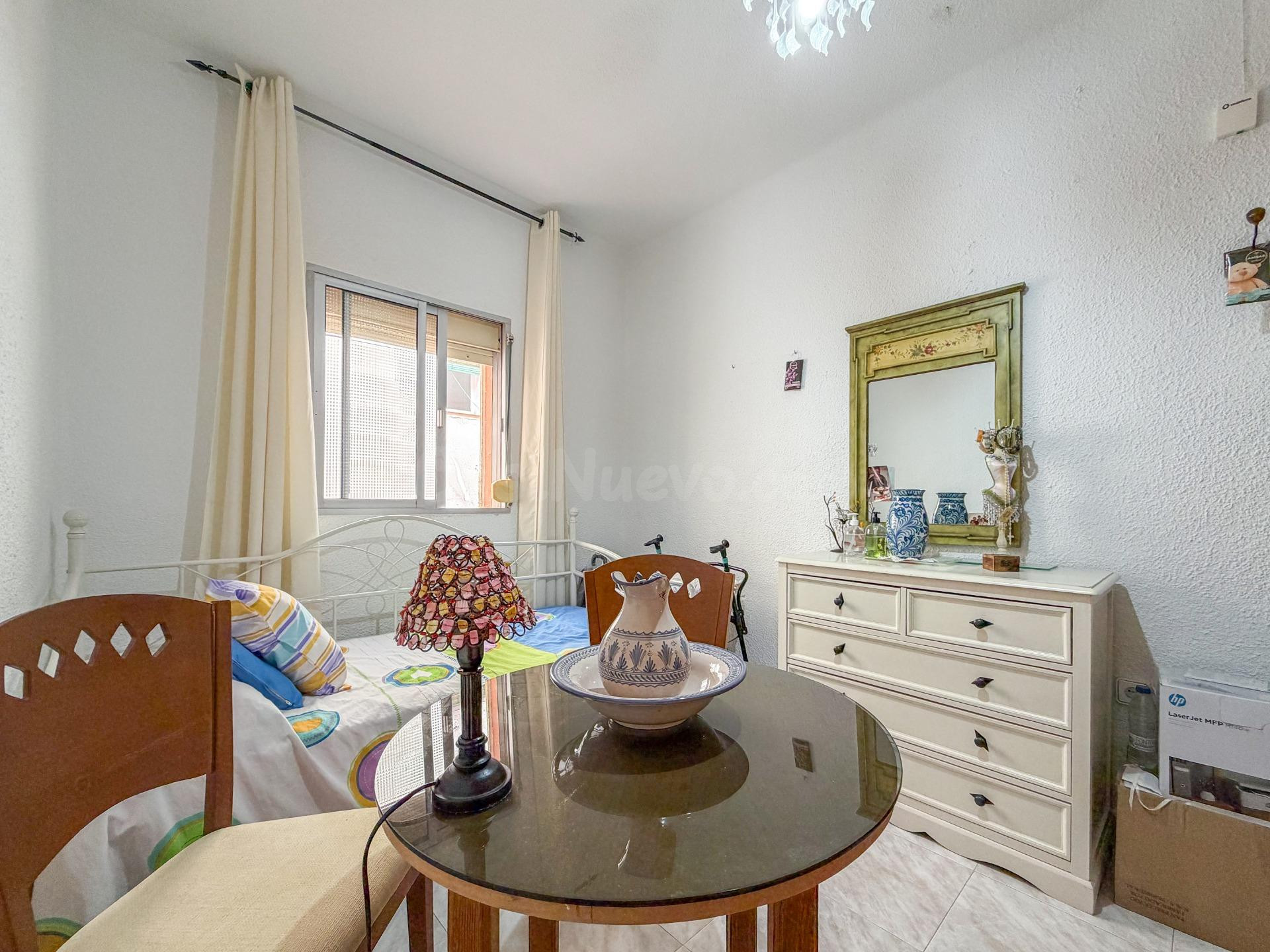 Piso de 2 dorm. reformado para entrar a vivir. - foto 3