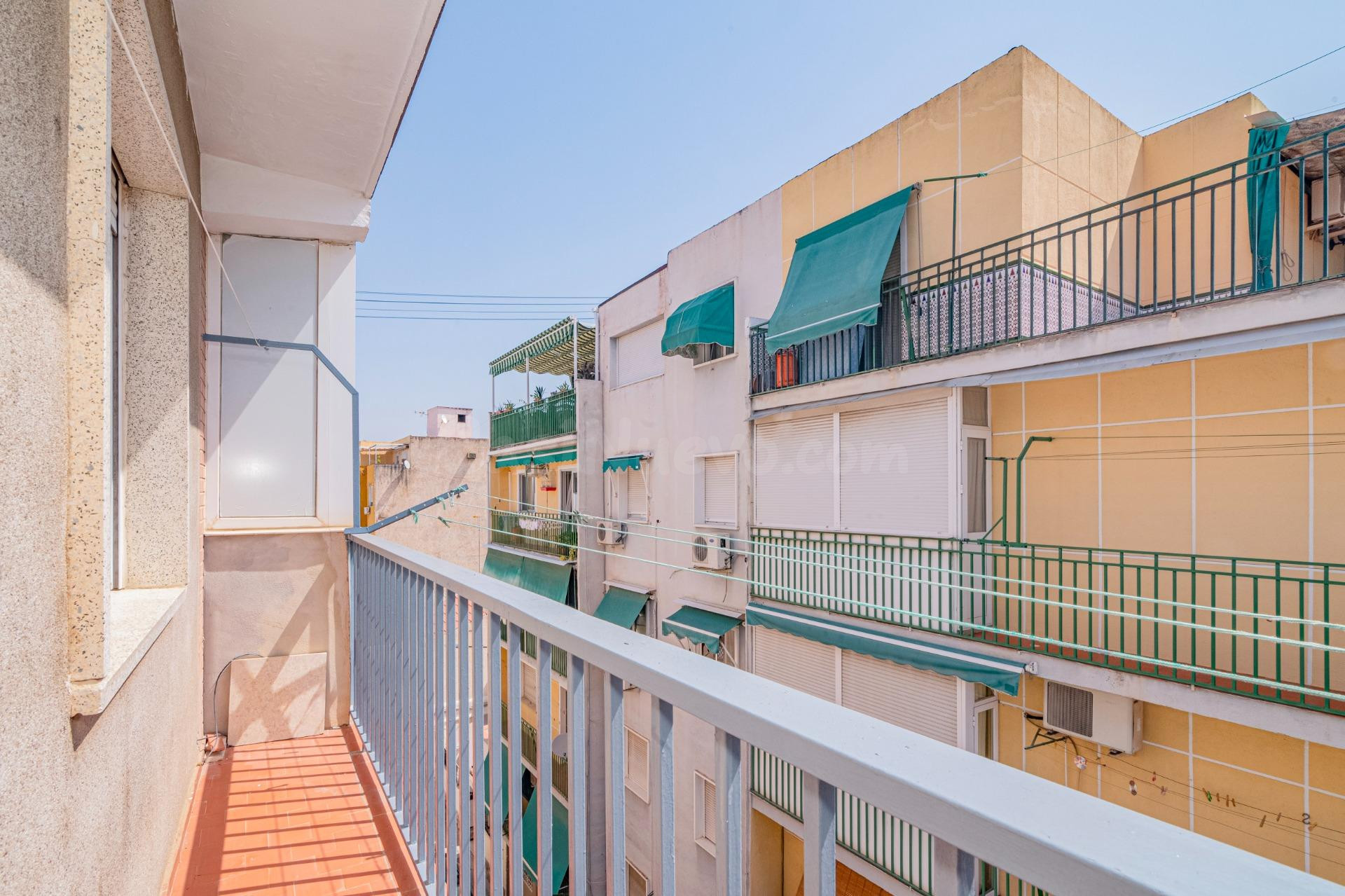 OPORTUNIDAD EN VENTA DE PISO DE 4 DORMITORIOS TOTALMENTE EXT - foto 3