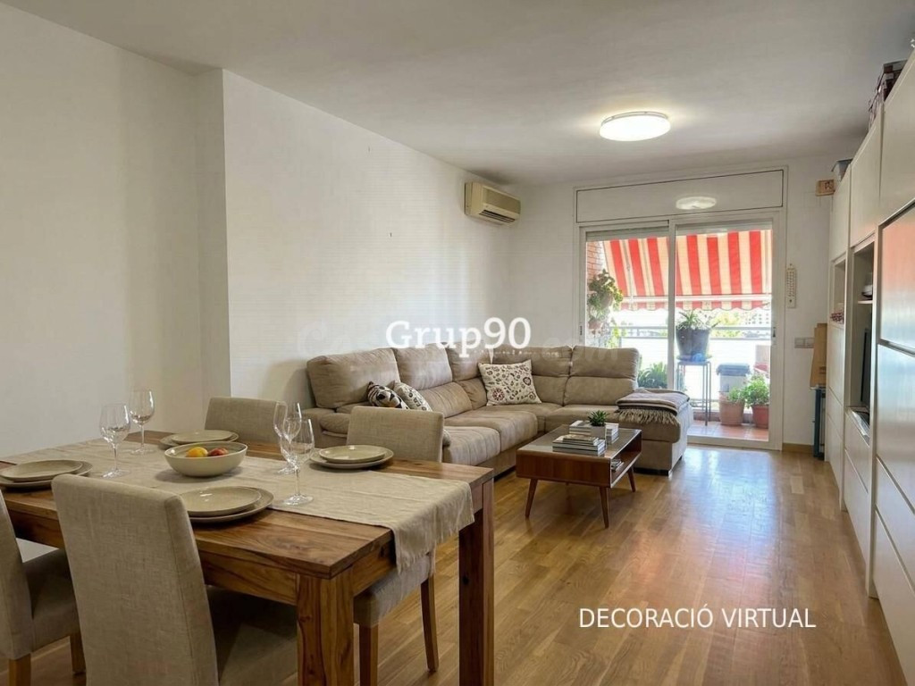 Amplio piso de 4 habitaciones frente a Barris Nord – Espacio