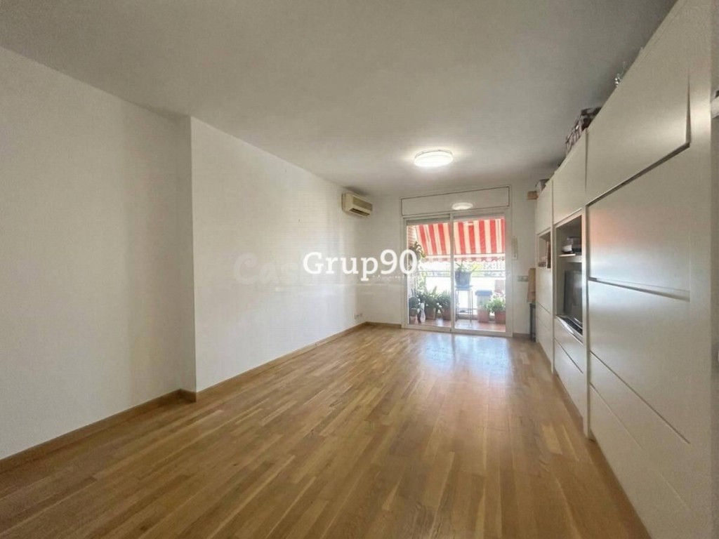 Amplio piso de 4 habitaciones frente a Barris Nord – Espacio - foto 2