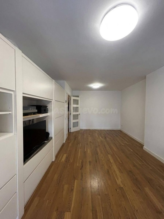 Amplio piso de 4 habitaciones frente a Barris Nord – Espacio - foto 4