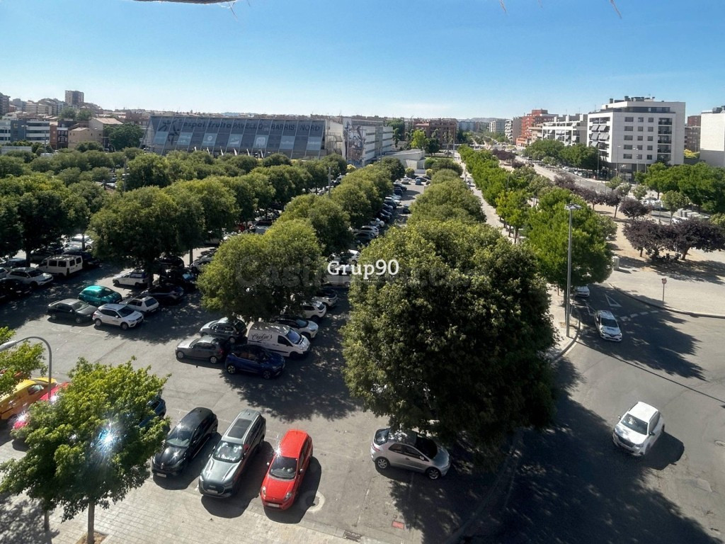 Amplio piso de 4 habitaciones frente a Barris Nord – Espacio - foto 5