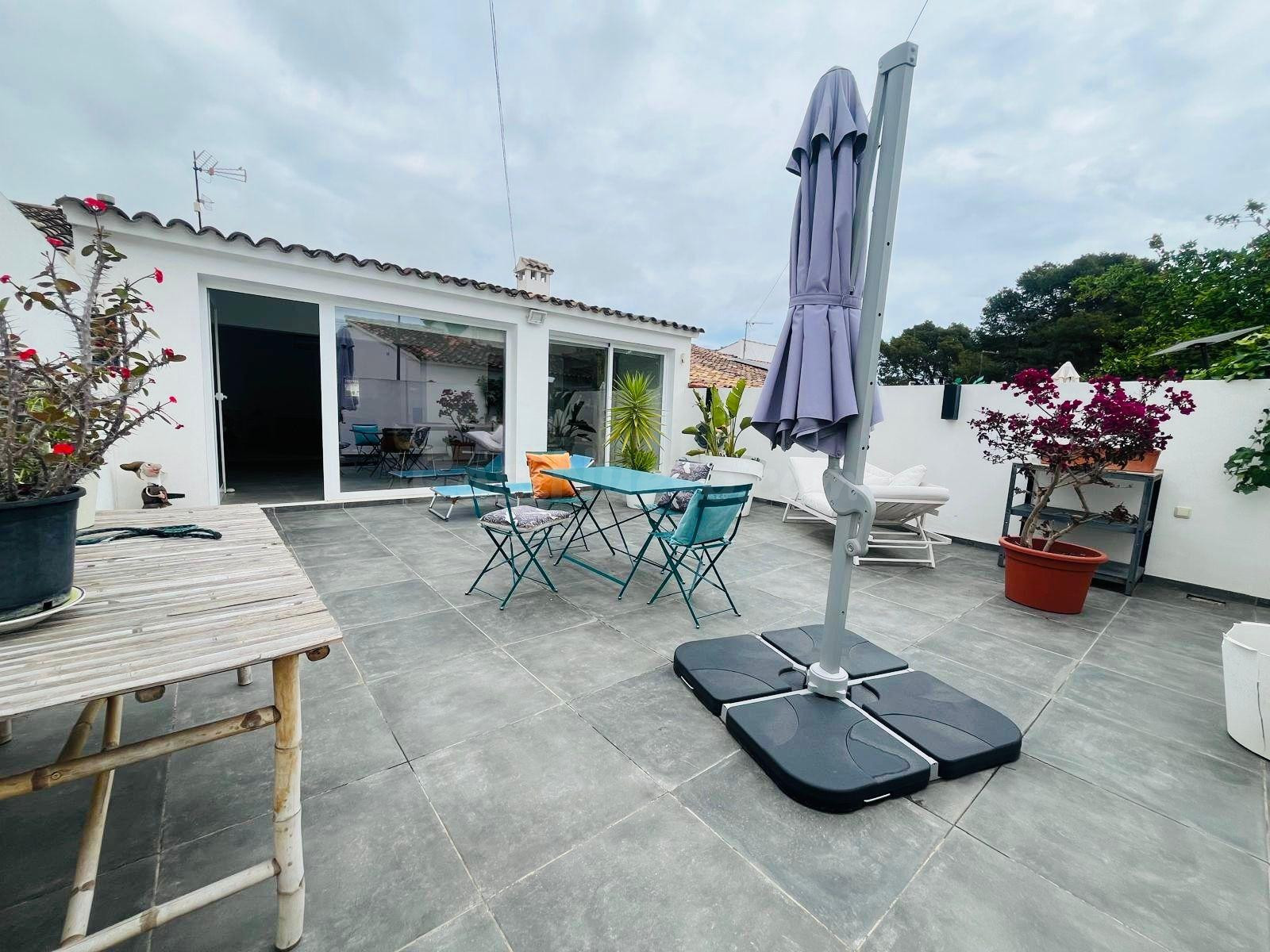 Bungalow reformado de 2 habitaciones en una sola planta