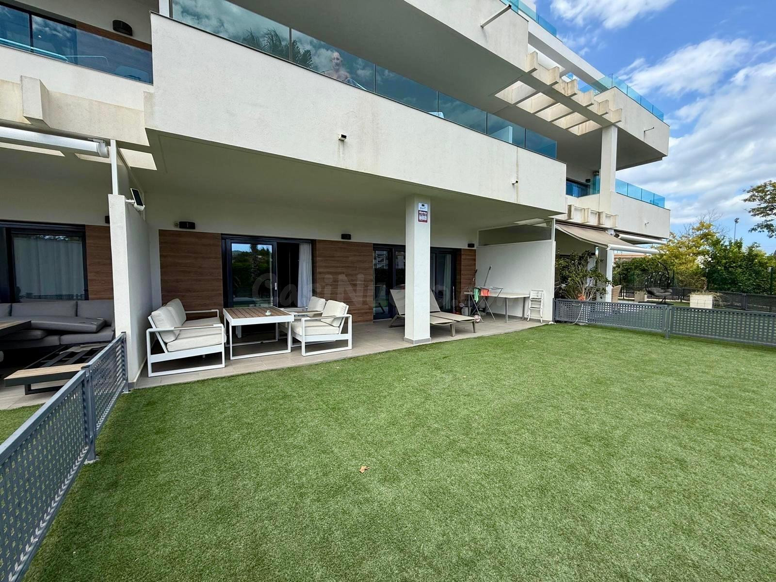 SE ALQUILA MARAVILLOSO PISO CON GRAN TERRAZA EN ALBIR