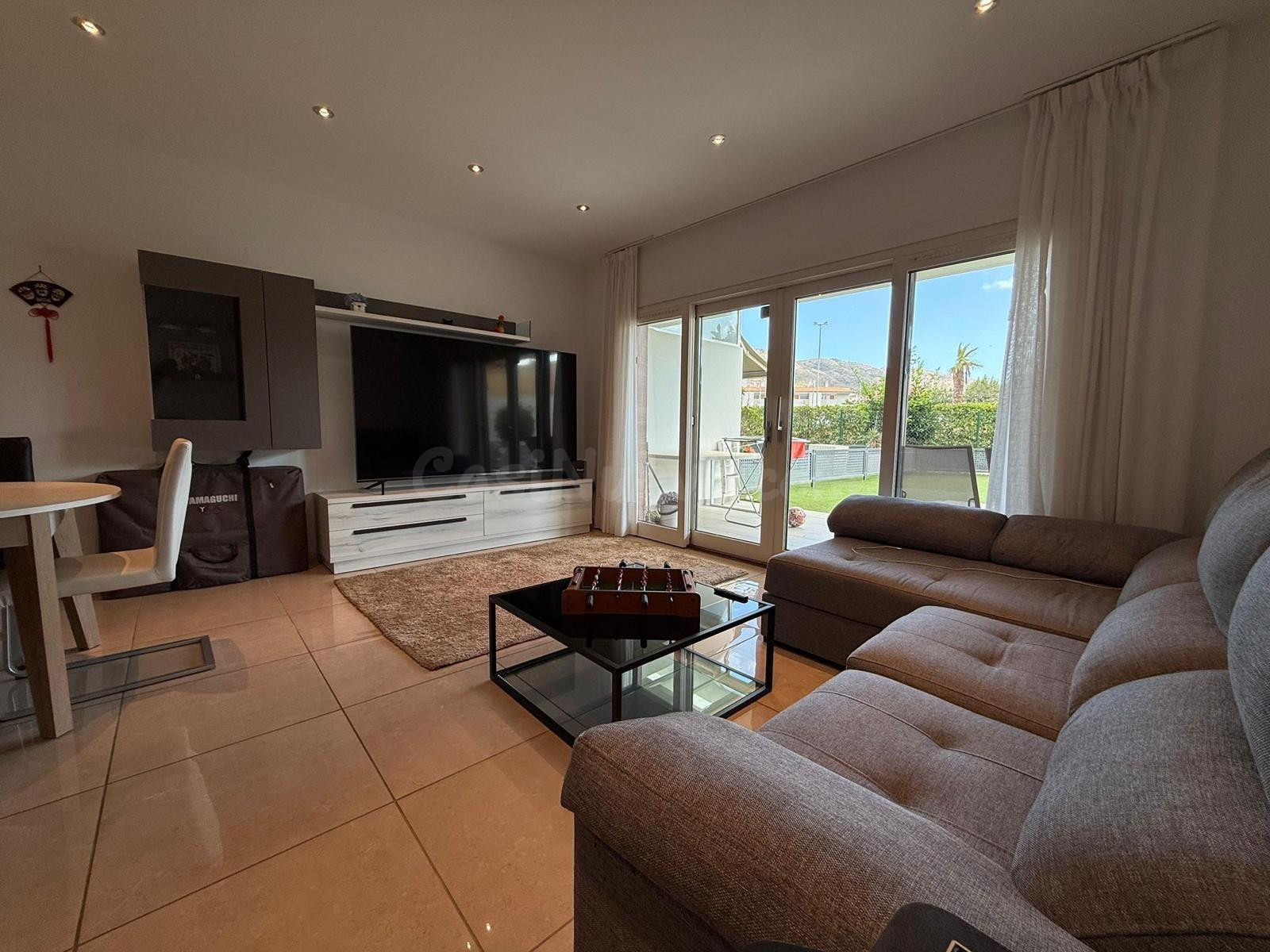 SE ALQUILA MARAVILLOSO PISO CON GRAN TERRAZA EN ALBIR - foto 2
