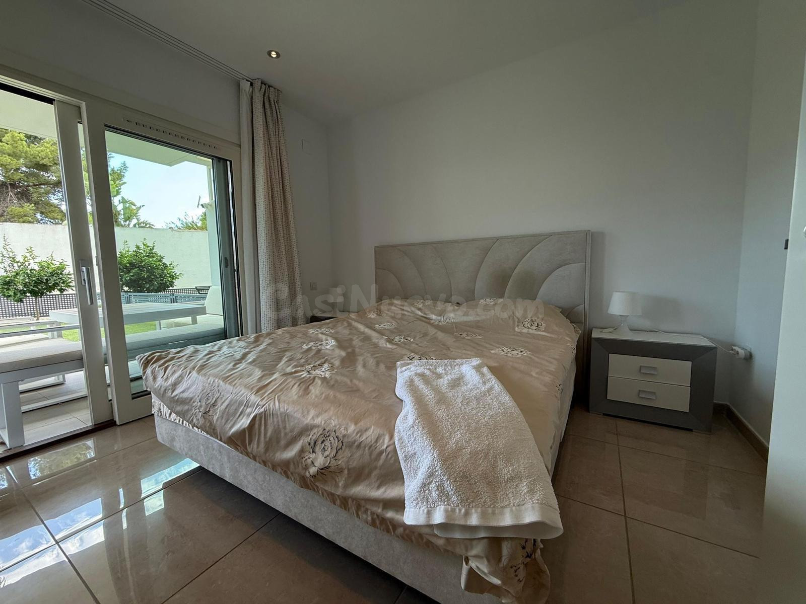 SE ALQUILA MARAVILLOSO PISO CON GRAN TERRAZA EN ALBIR - foto 4