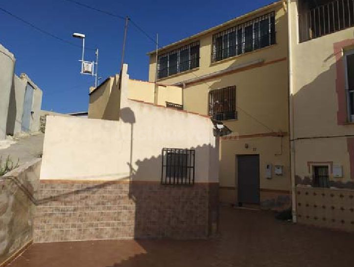 OPORTUNIDAD  VENTA CASA EN JUMILLA ( ALQUILADO )