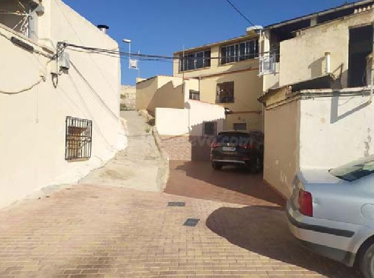 OPORTUNIDAD VENTA CASA EN JUMILLA ( ALQUILADO ) - foto 2