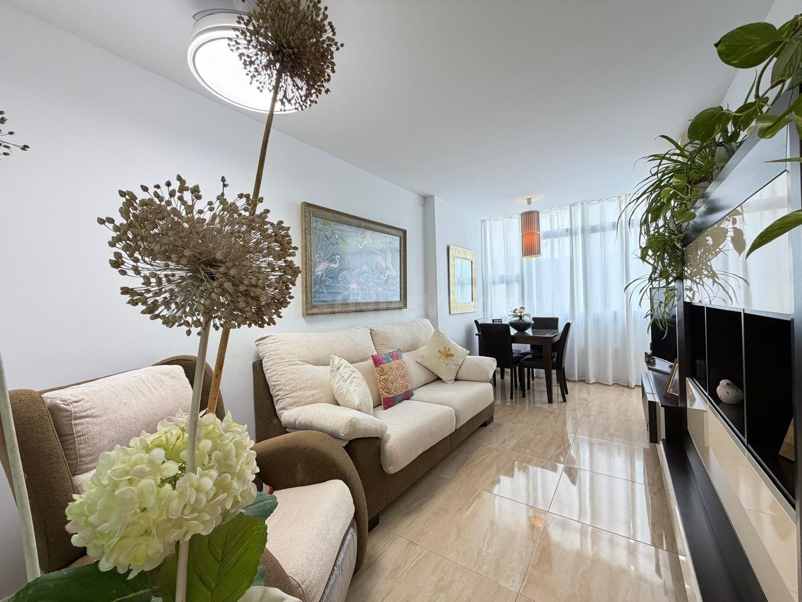 REFORMADO APARTAMENTO A 50 METROS DE PLAYA DEL CURA Y A 50 METROS DE LA IGLESIA MODERNA. 2 DORM. 1 BAÑO. SUPERFICIE 54 M2.