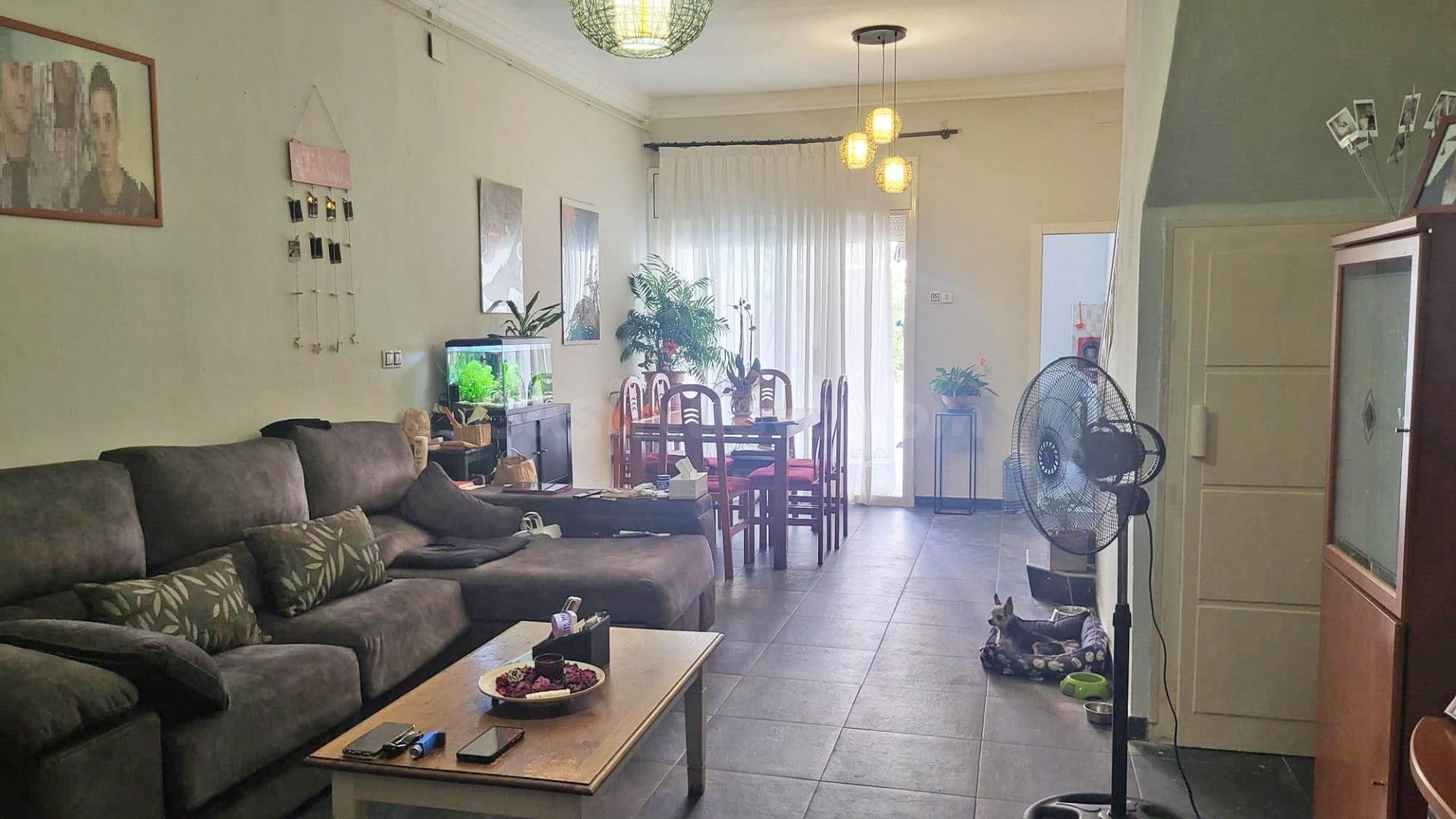 CASA DE 4,93m DE FACHADA PARA ACTUALIZAR A TU GUSTO