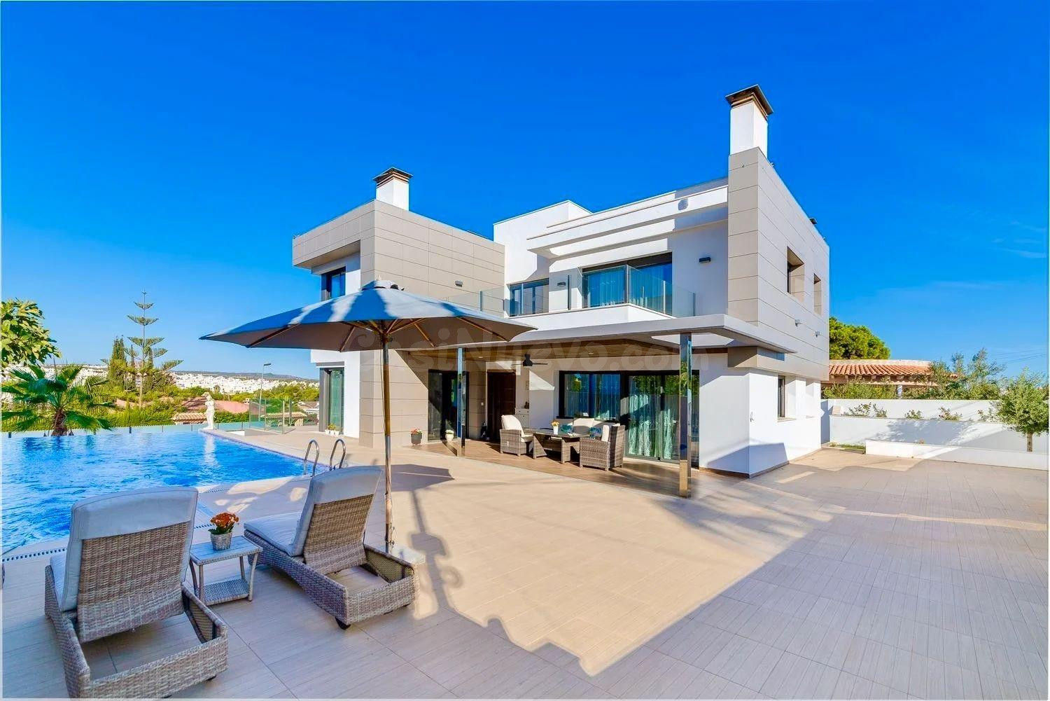 Villa de Lujo en Los Balcones/Torrevieja