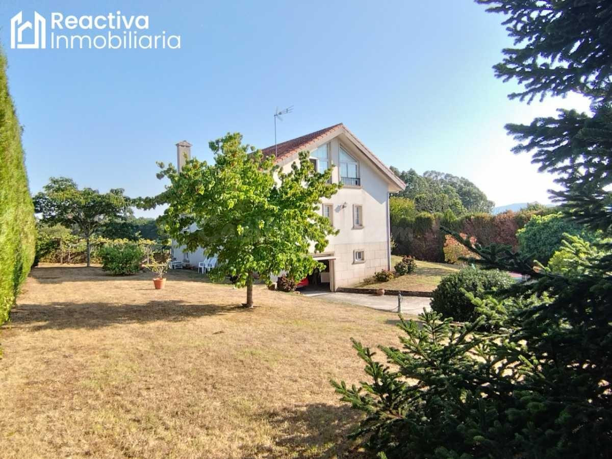 Casa de 3 plantas muy acogedora, con finca extensa