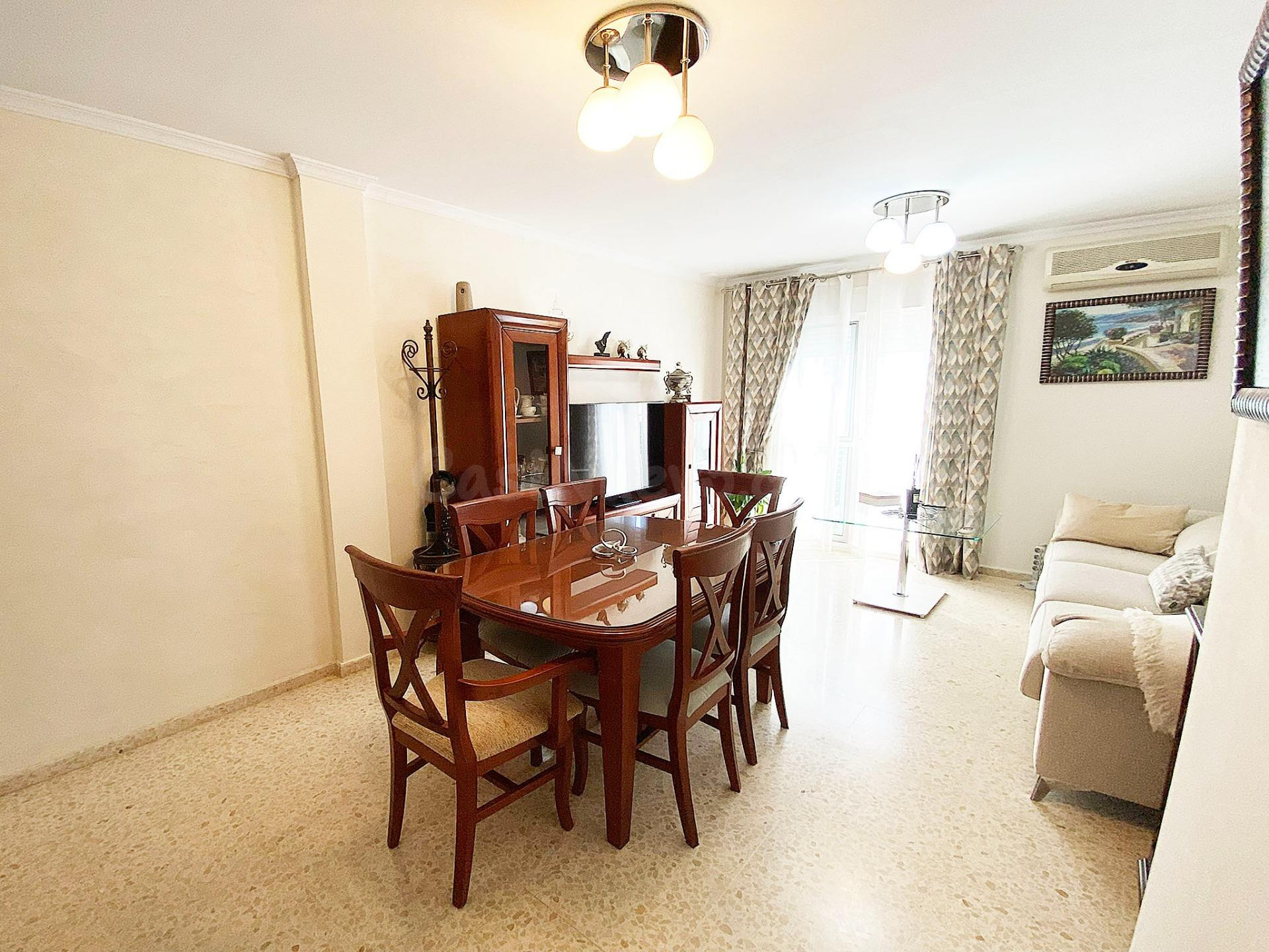 Apartamento con terraza privada y dos habitaciones en Calle  - foto 2