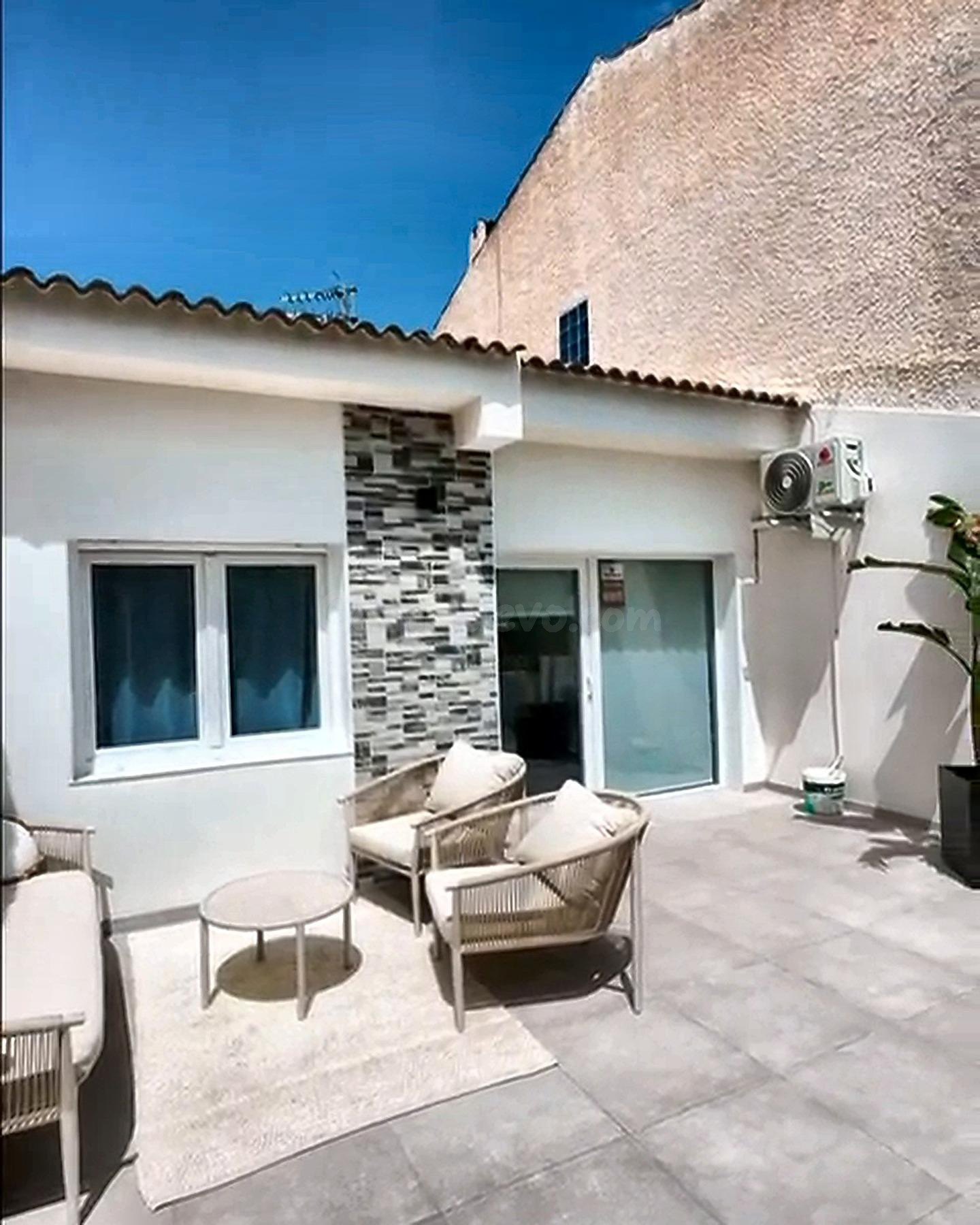 CASA TOTALMENTE RENOVADA CON ESPACIO EXTERIOR PRIVADO –Torrevieja - foto 2