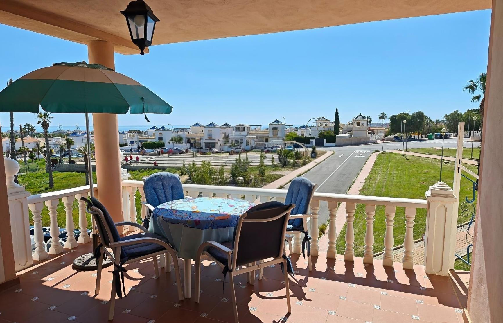 Bungalow con vistas y licencia turística en Los Balcones, Torrevieja