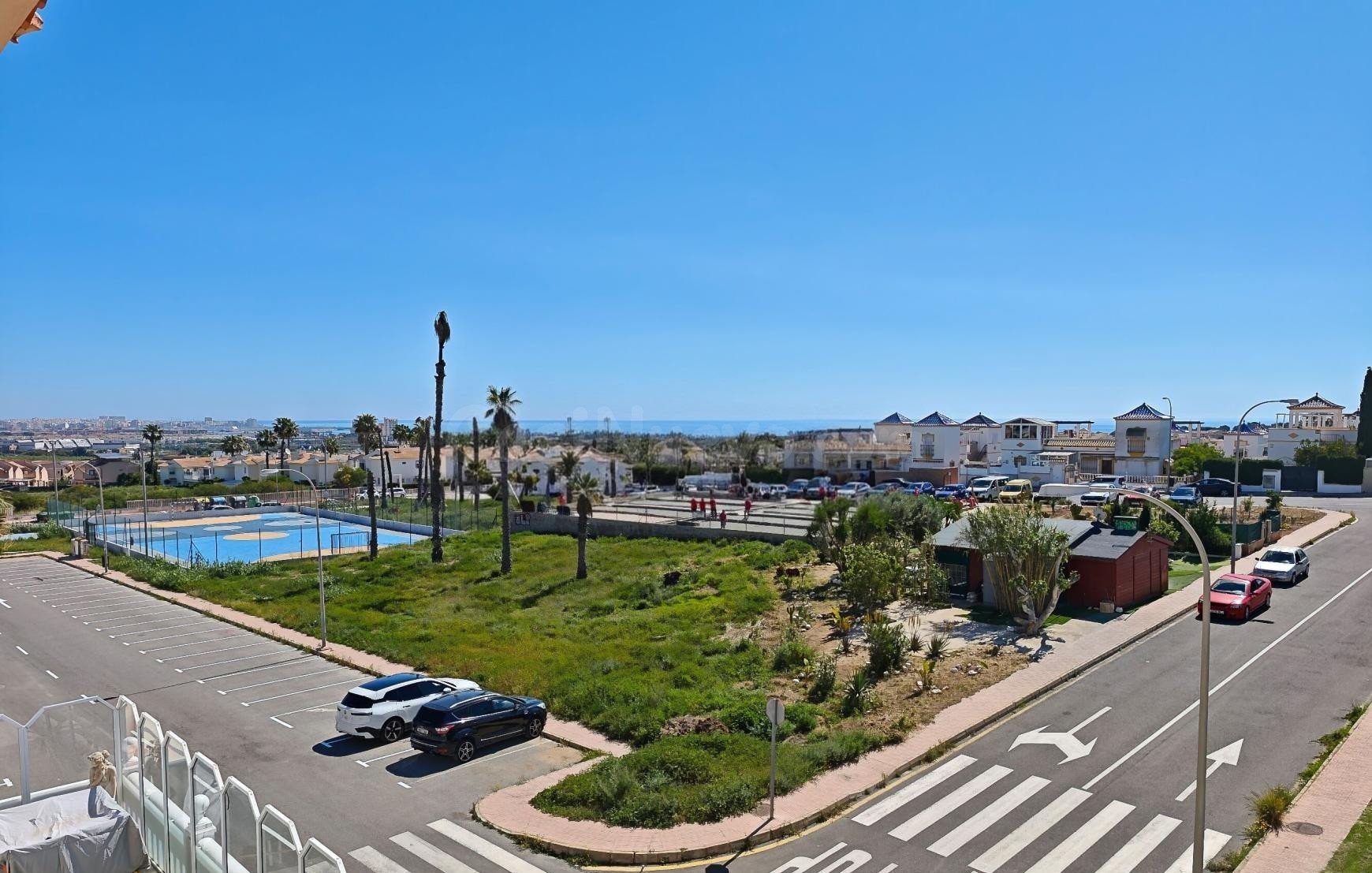 Bungalow con vistas y licencia turística en Los Balcones, Torrevieja - foto 3