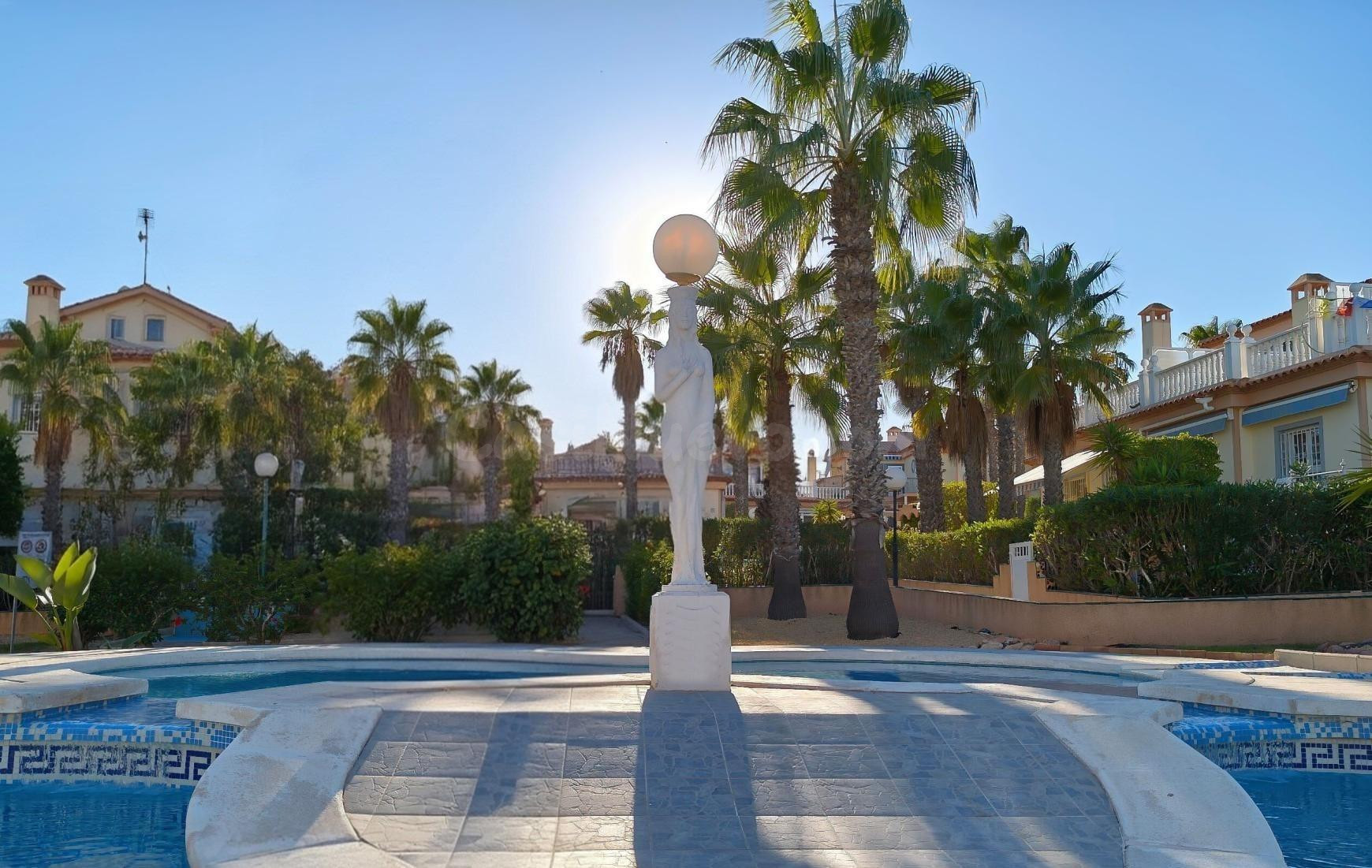 Bungalow con vistas y licencia turística en Los Balcones, Torrevieja - foto 5