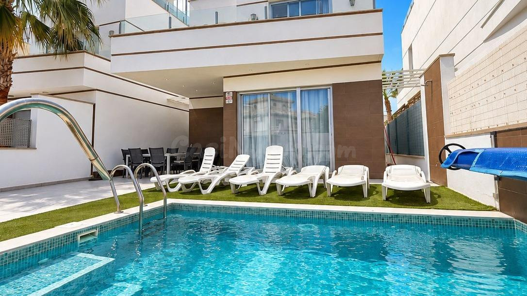 Chalet independiente moderno con piscina climatizada y jacuzzi – Lomas de Cabo Roig