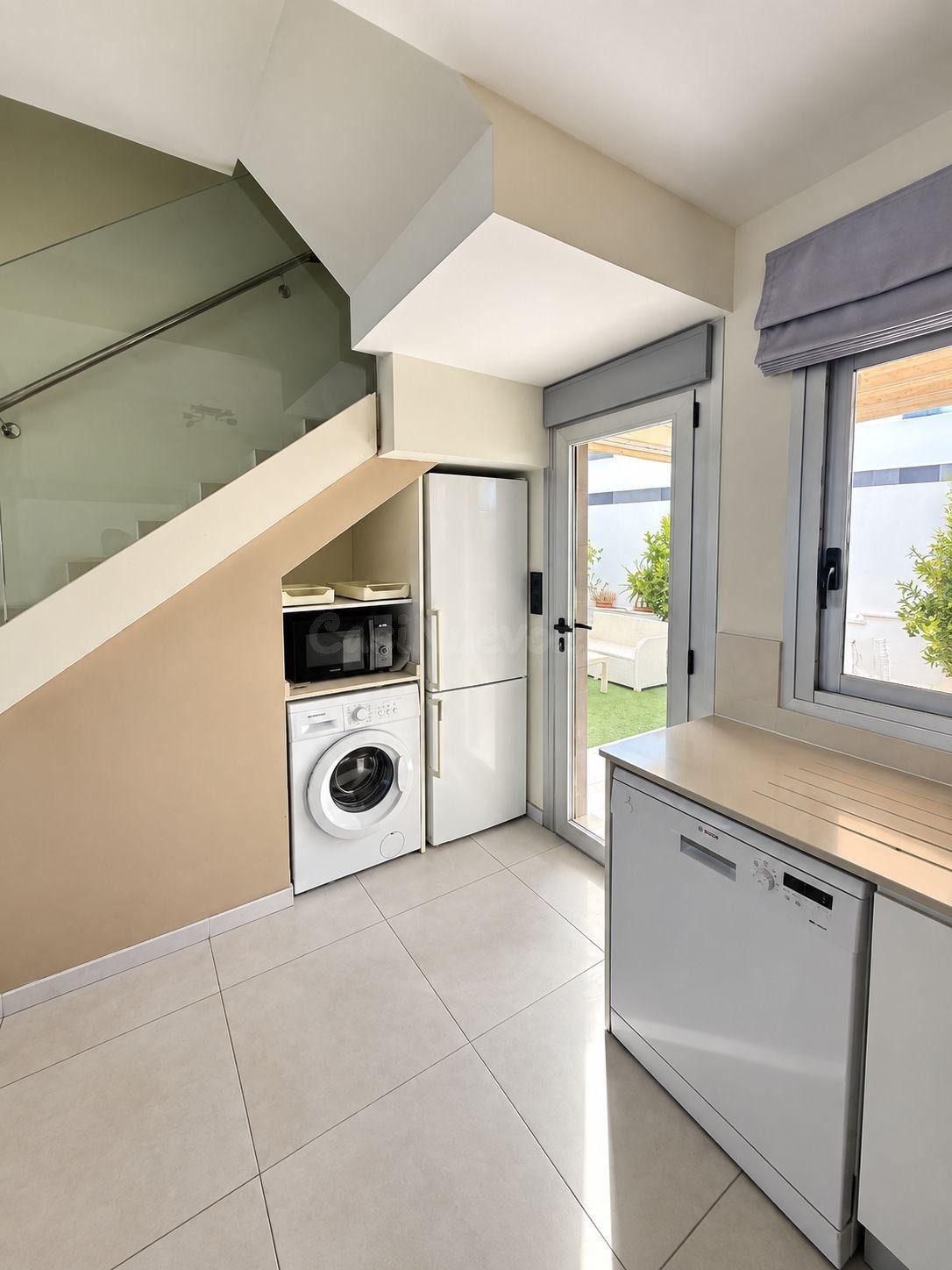 Chalet independiente moderno con piscina climatizada y jacuzzi – Lomas de Cabo Roig - foto 4