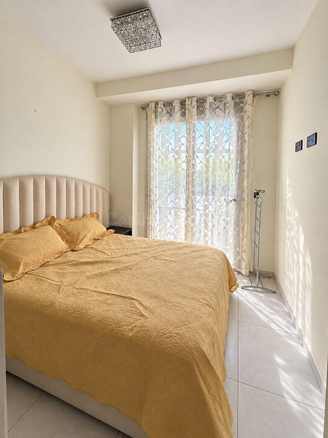 Chalet independiente moderno con piscina climatizada y jacuzzi – Lomas de Cabo Roig - foto 5