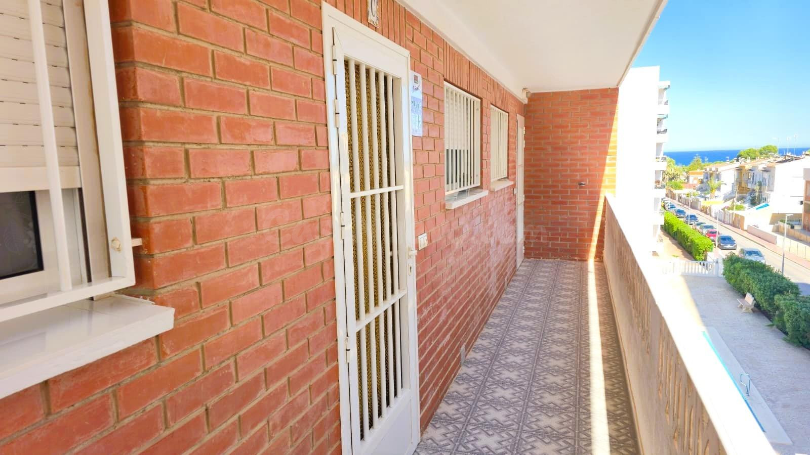 Apartamento con vistas al mar en Punta Prima - foto 3