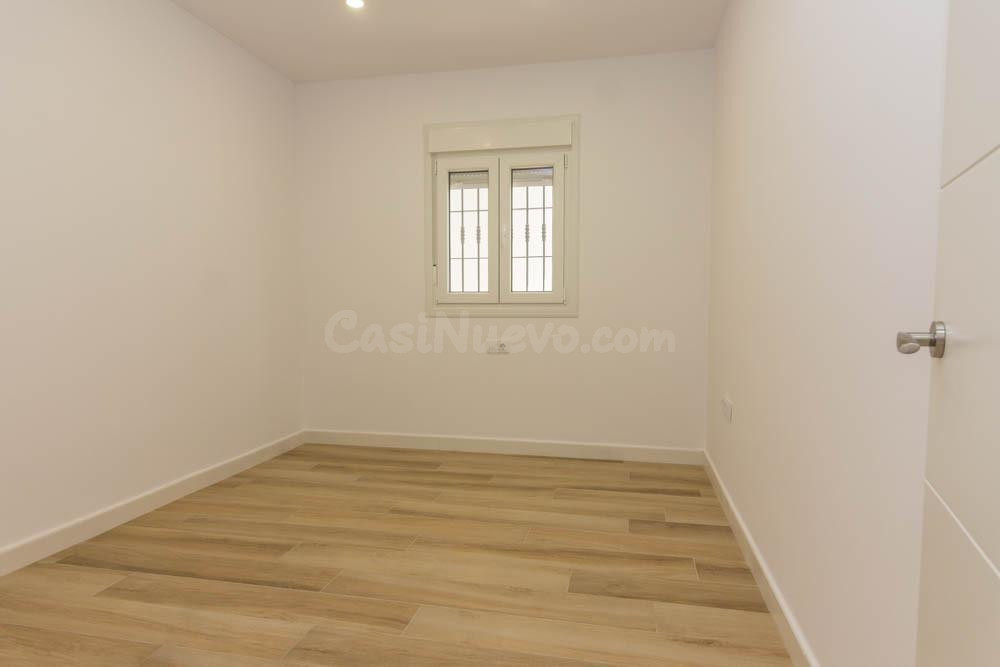 Vivienda totalmente reformada con jardín y múltiples posibilidades en Camino Viejo de Rota - foto 4