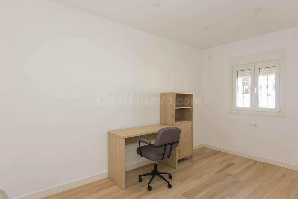 Vivienda totalmente reformada con jardín y múltiples posibilidades en Camino Viejo de Rota - foto 5