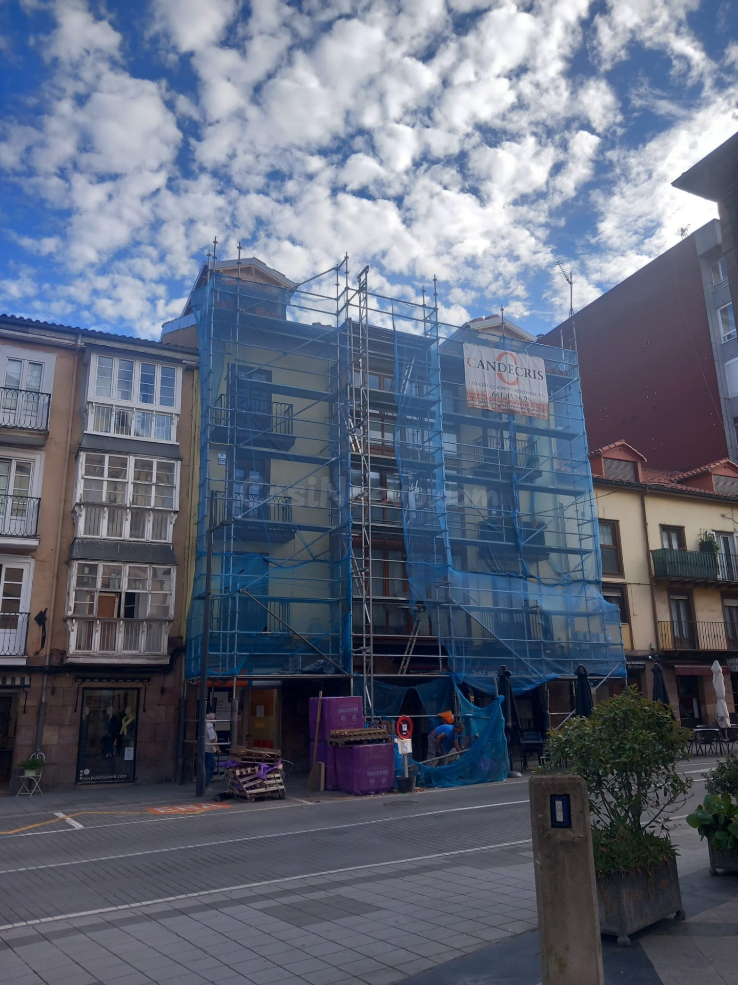 Nave, solar y local comercial en Torrelavega centro
