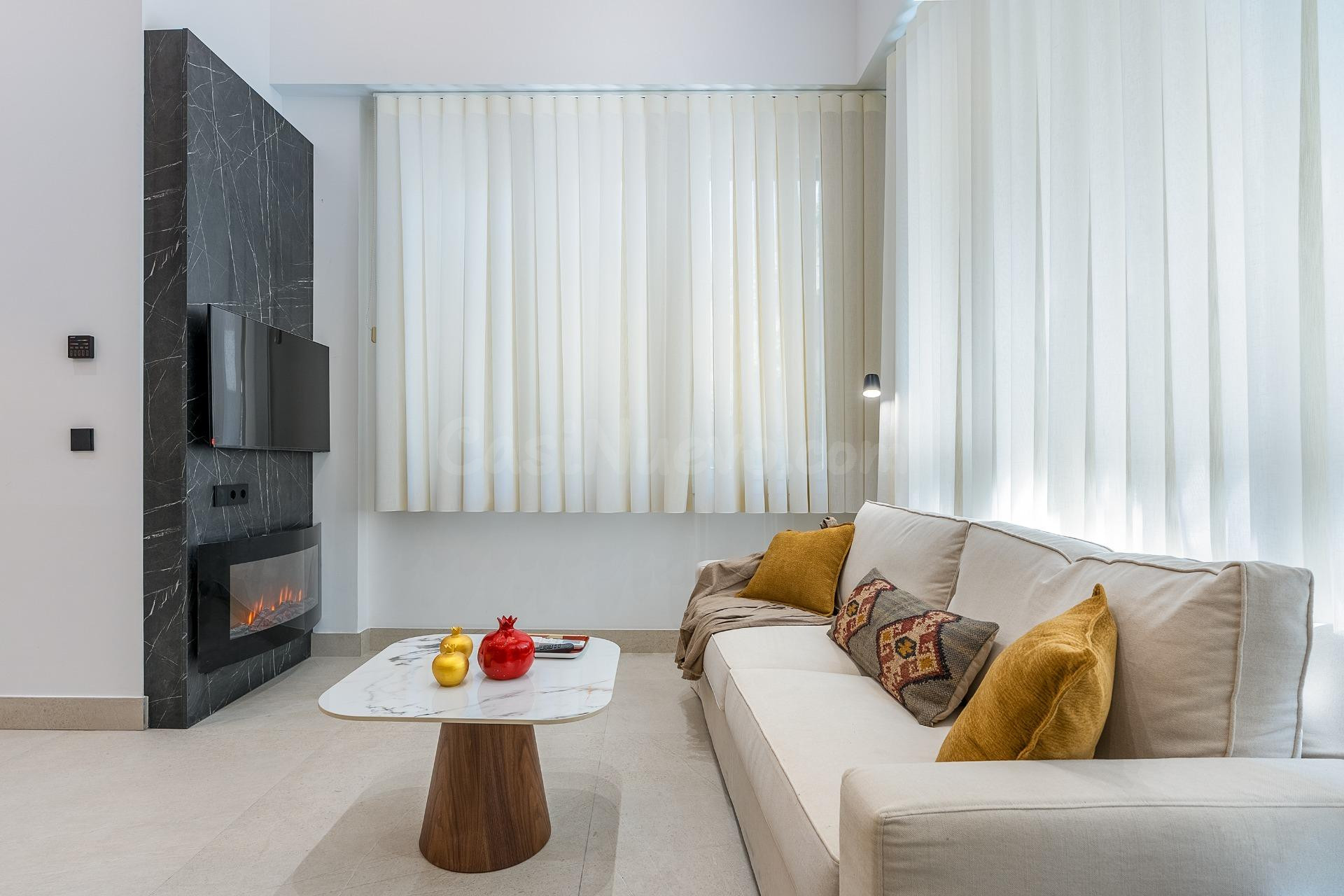 PRECIOSO ESTUDIO DE LUJO EN URBANIZACION TRIUNFO JARDIN - foto 2