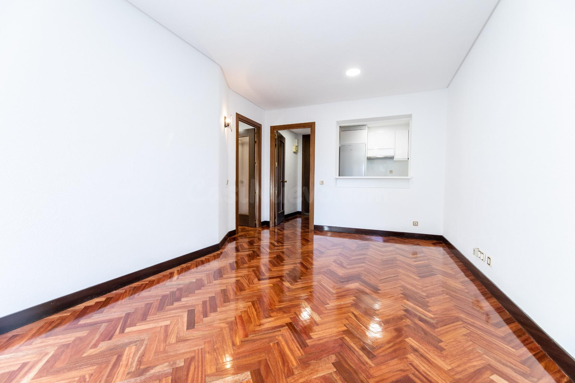 Apartamento con dormitorio independiente, Reformado Con pist - foto 3