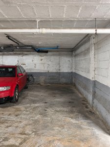 Plaza de aparcamiento para coche pequeño en el centro de Bin - foto 4