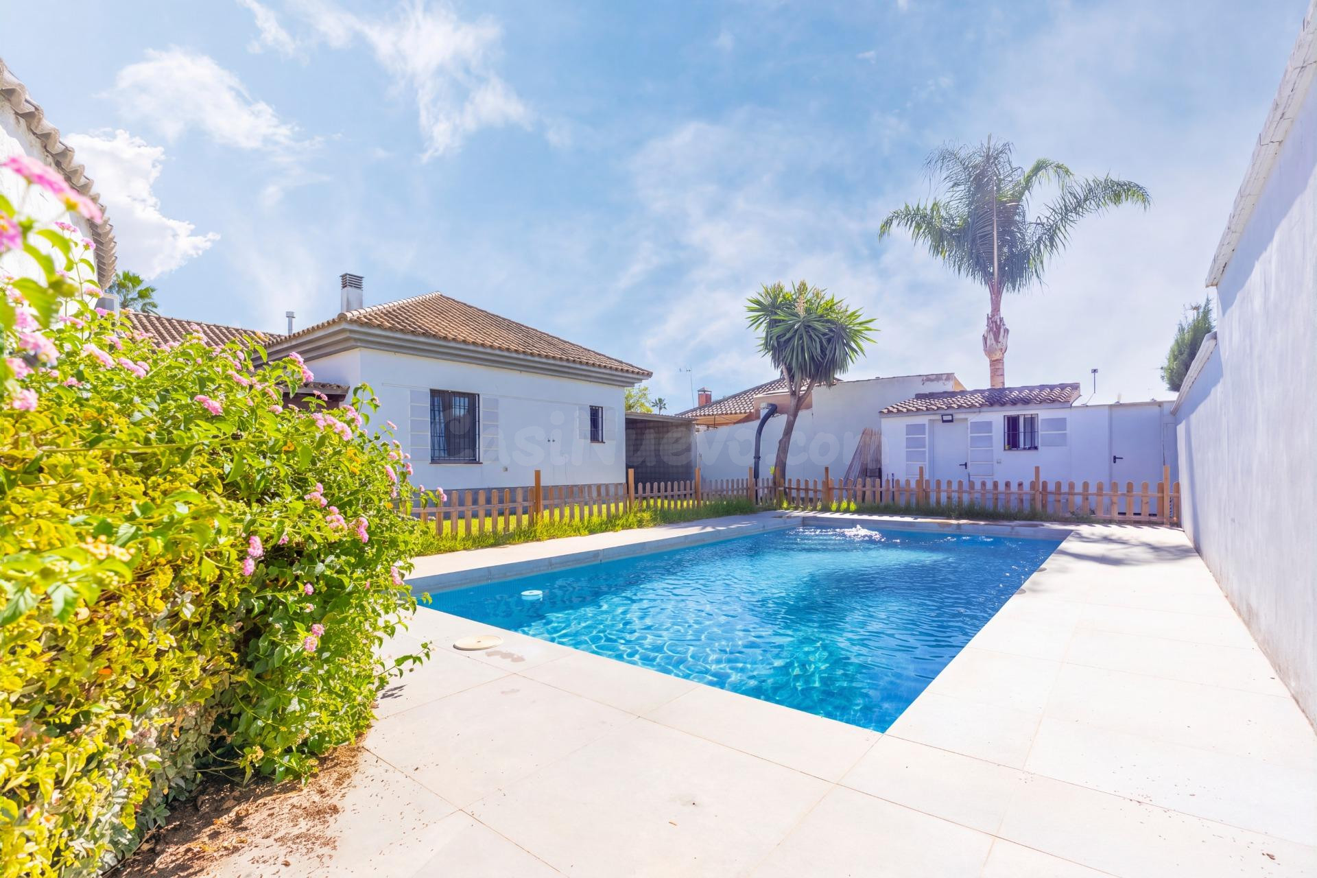Chalet independiente de una planta completamente reformado en Villas Olivar de Quintos