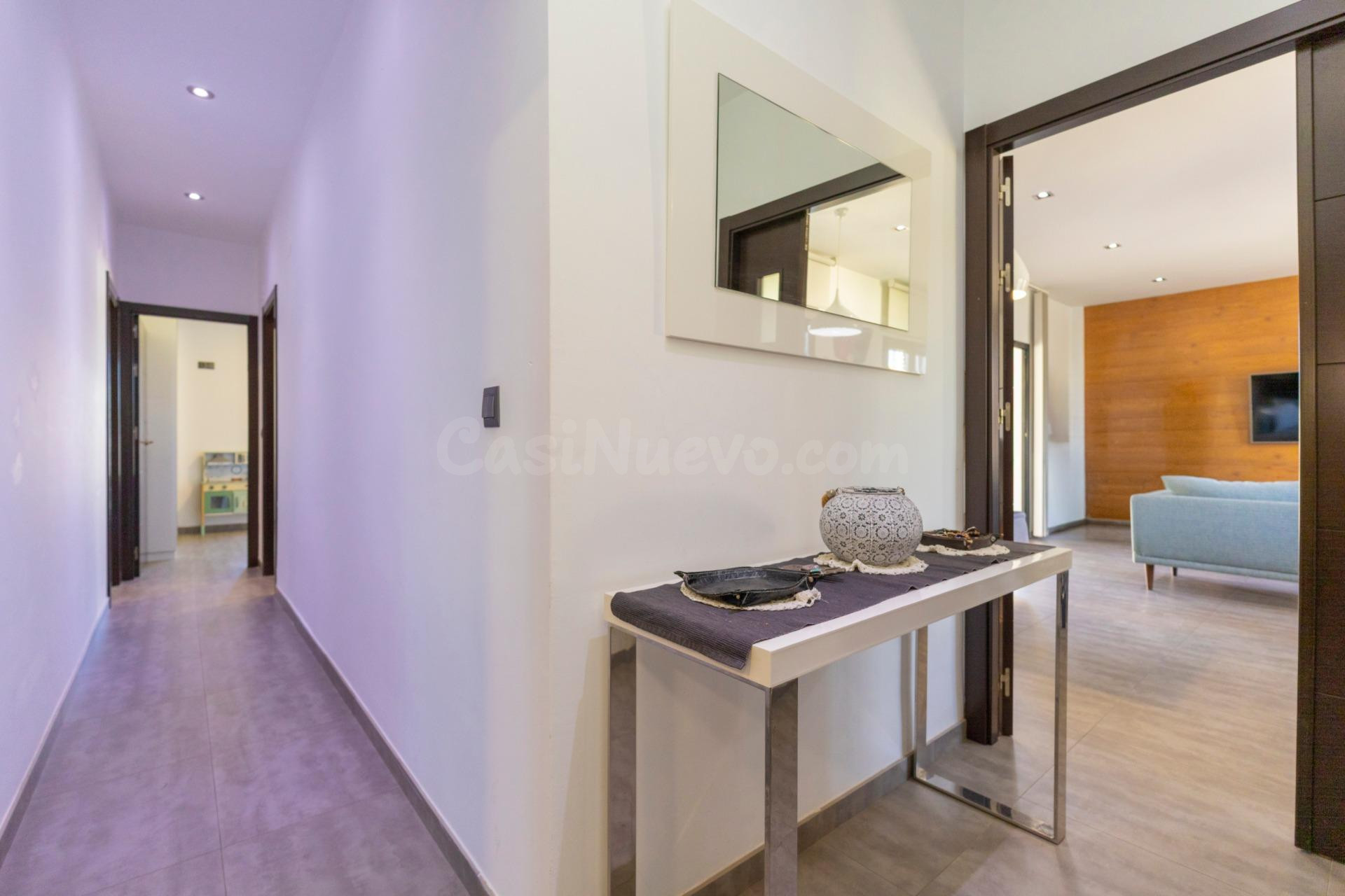 Chalet independiente de una planta completamente reformado en Villas Olivar de Quintos - foto 3