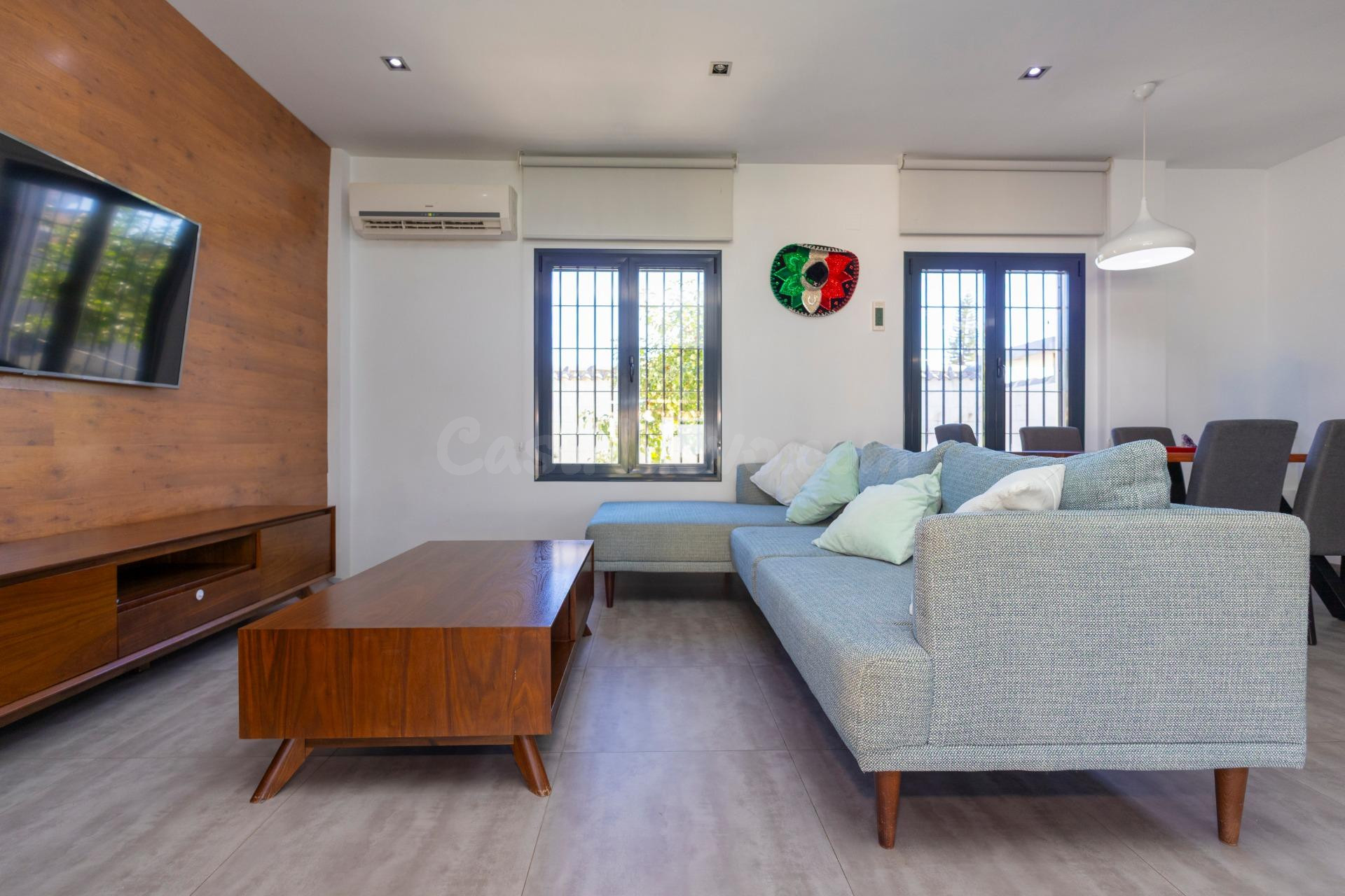 Chalet independiente de una planta completamente reformado en Villas Olivar de Quintos - foto 4
