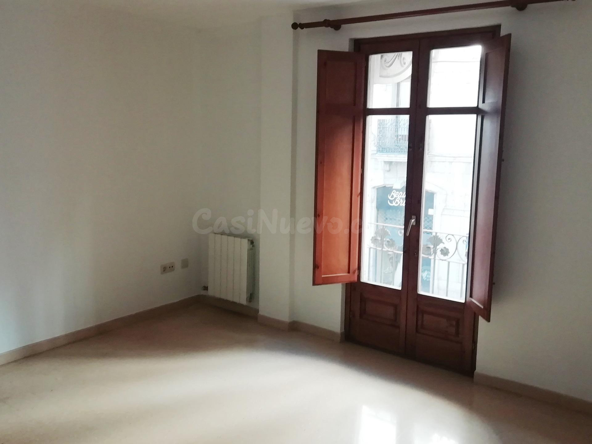 PISO DE 3 habitaciones CON PARKING EN PLENO CENTRO DE TARRAGONA 920 €/mes | PARKING INCLUIDO | FINCA REHABILITADA | ASCENSOR - foto 2