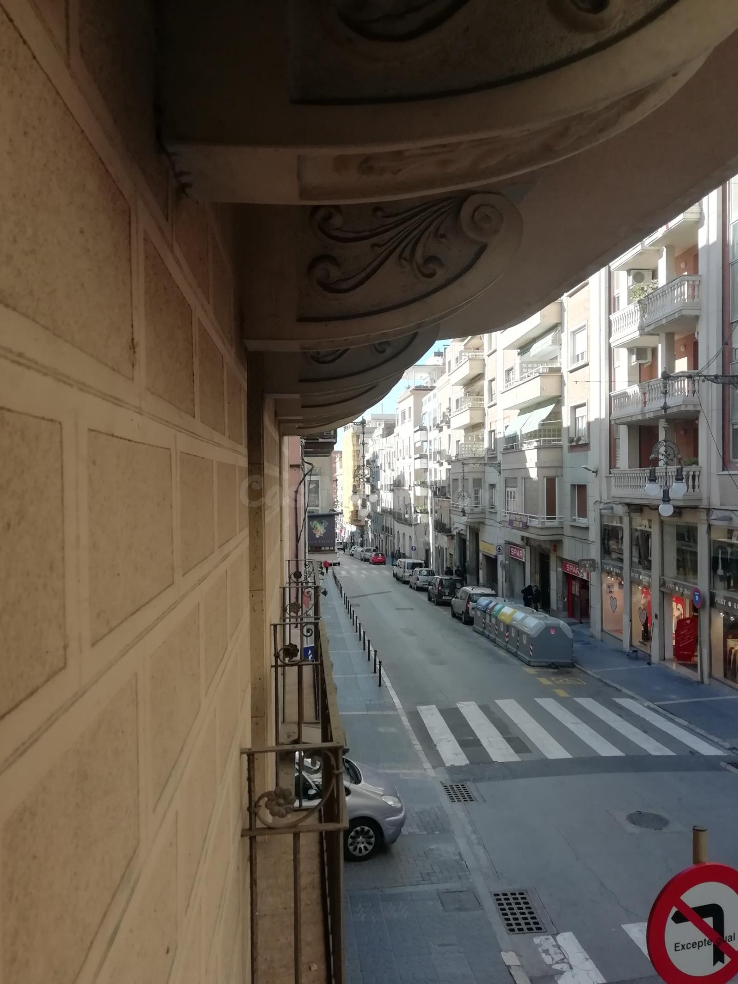 PISO DE 3 habitaciones CON PARKING EN PLENO CENTRO DE TARRAGONA 920 €/mes | PARKING INCLUIDO | FINCA REHABILITADA | ASCENSOR - foto 4