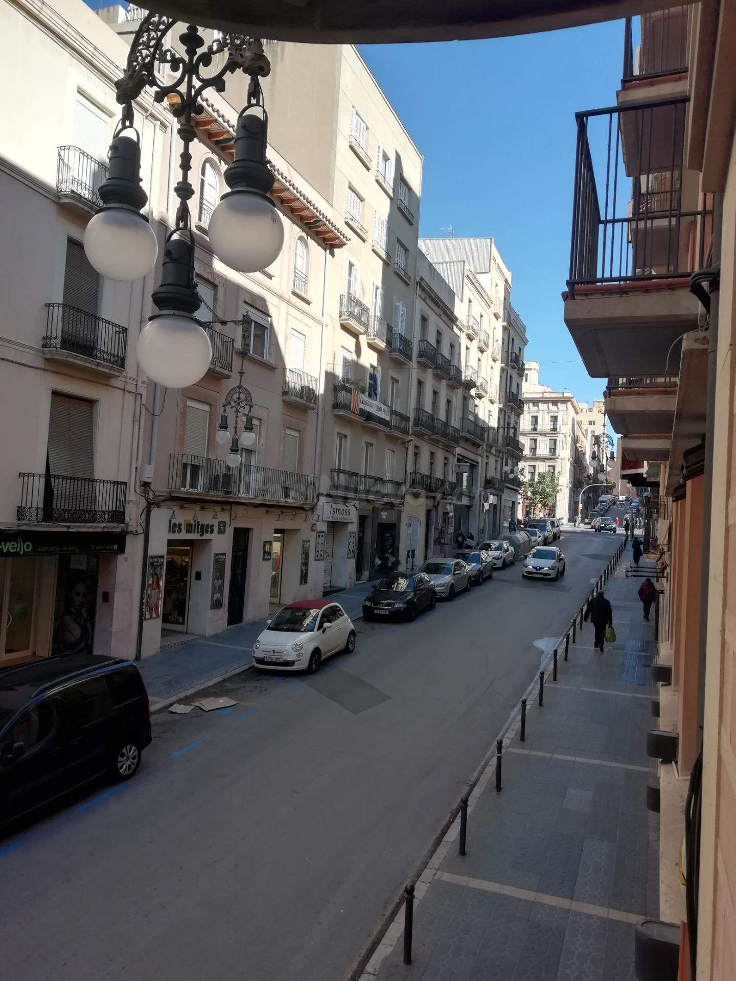 PISO DE 3 habitaciones CON PARKING EN PLENO CENTRO DE TARRAGONA 920 €/mes | PARKING INCLUIDO | FINCA REHABILITADA | ASCENSOR - foto 5