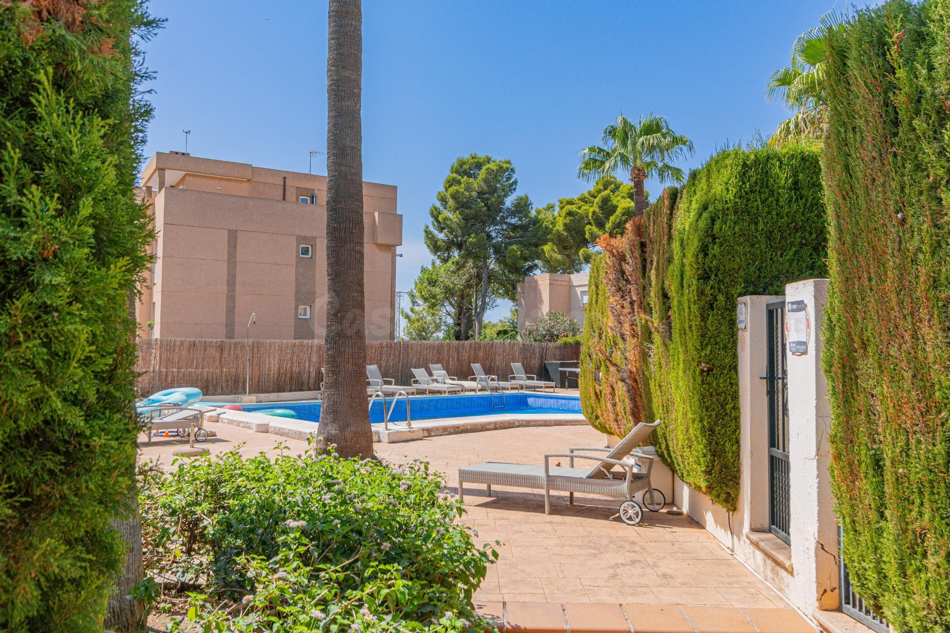 CHALET ADOSADO EN PORTALS NOUS