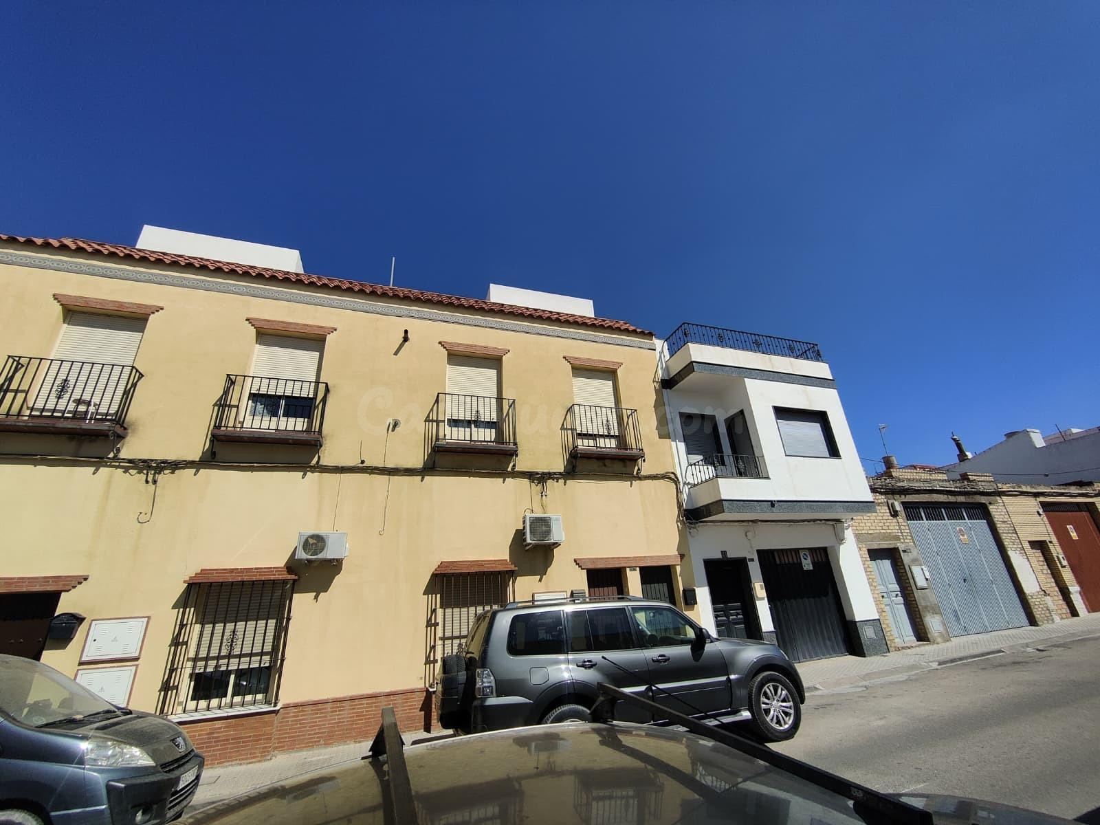 Piso Exterior Reformado con Amplias Terrazas y Lavadero en S
