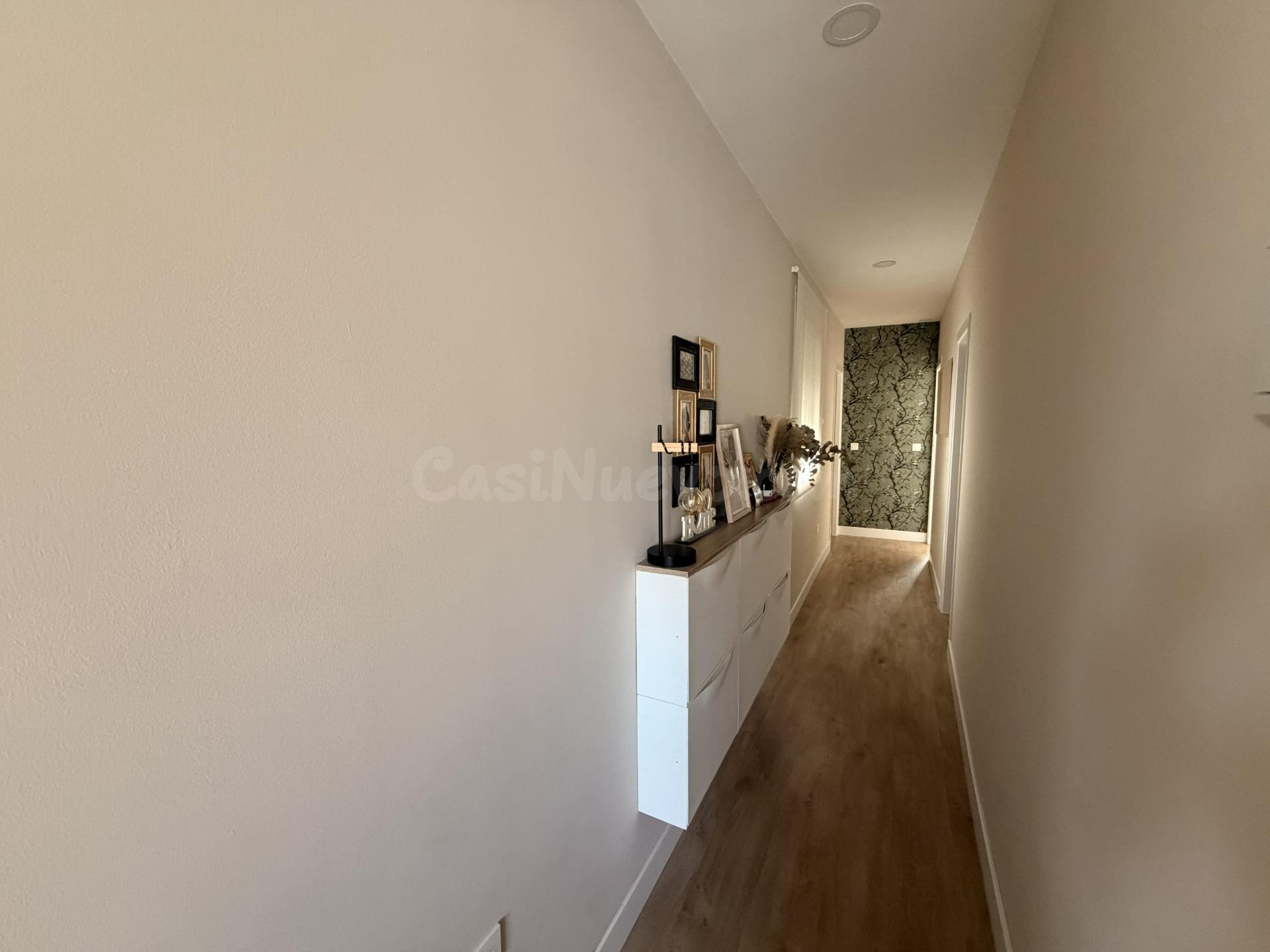 Piso Exterior Reformado con Amplias Terrazas y Lavadero en S - foto 3