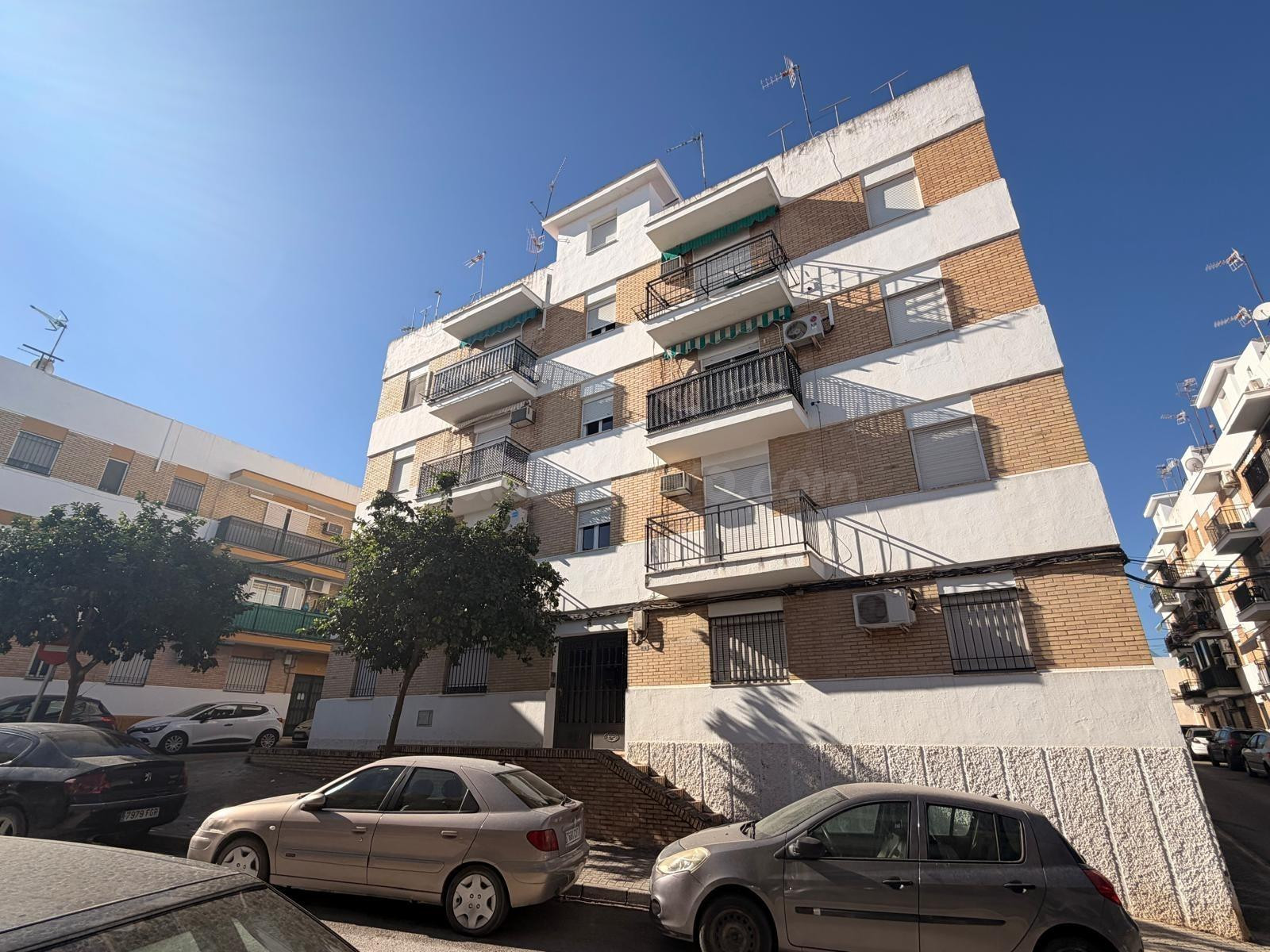 Acogedor Piso con Terraza y Azotea Comunitaria en Ubicación 
