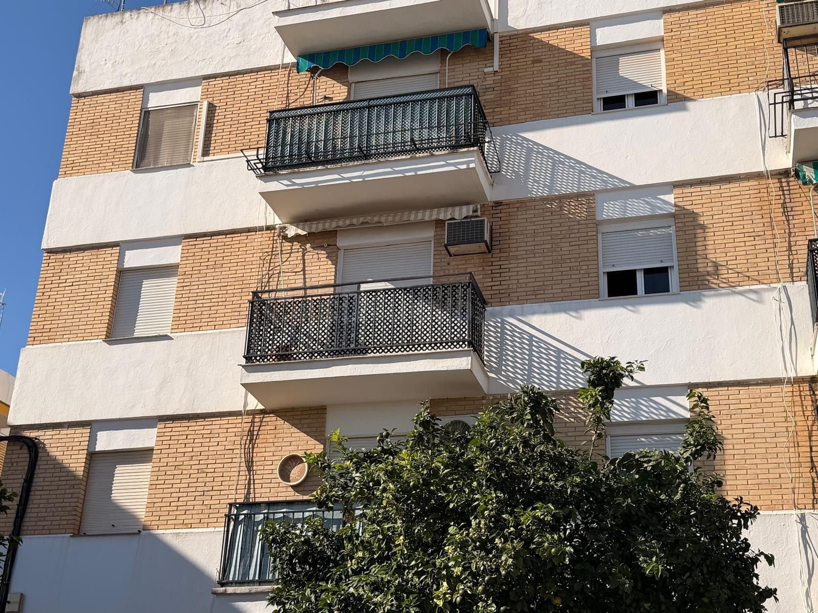 Acogedor Piso con Terraza y Azotea Comunitaria en Ubicación  - foto 2