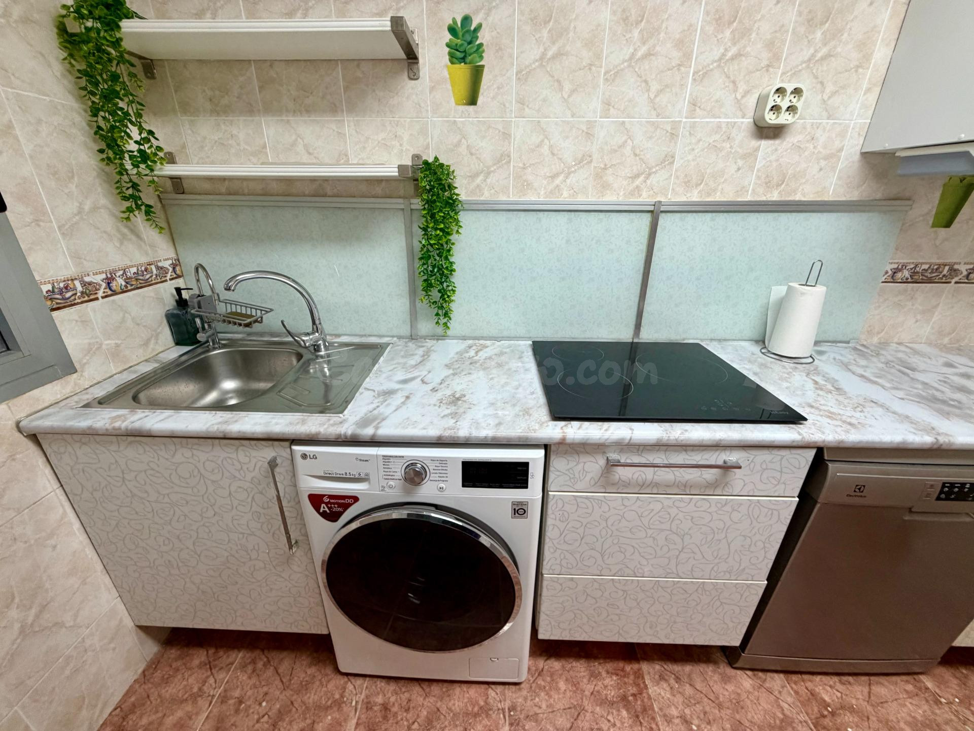 Piso reformado a 50 metros de la playa en El Zapillo – Almer - foto 2