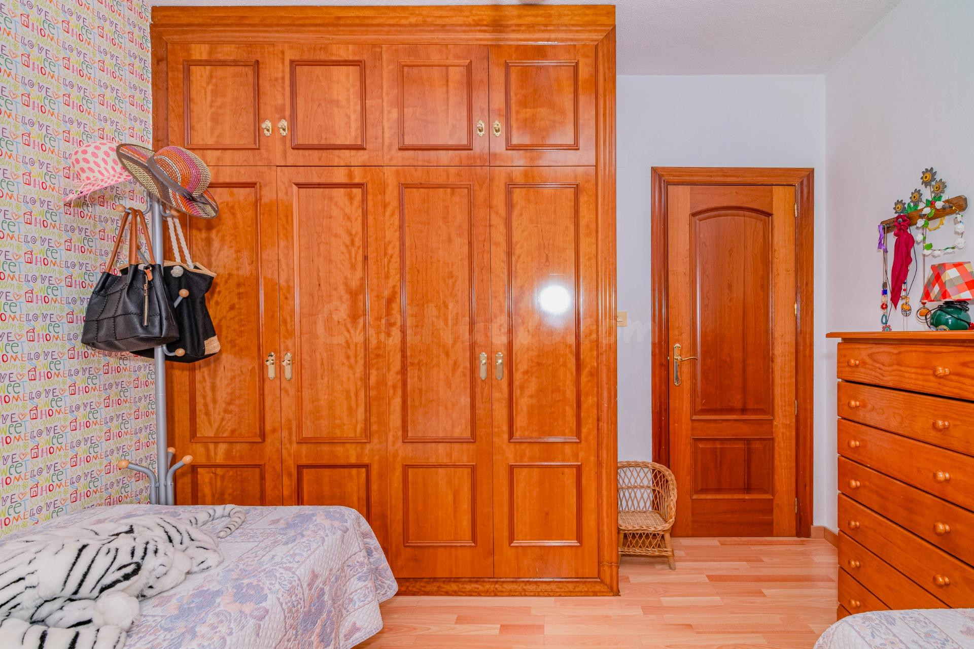 ¡Vive en el Corazón de La Zubia! Piso Luminoso y Listo para  - foto 4
