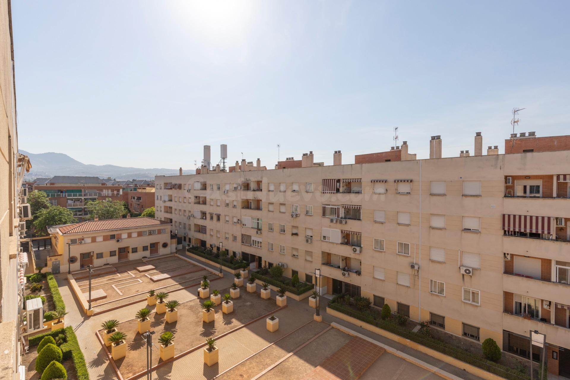 Amplia vivienda VPO con terraza, garaje y excelente ubicació - foto 5