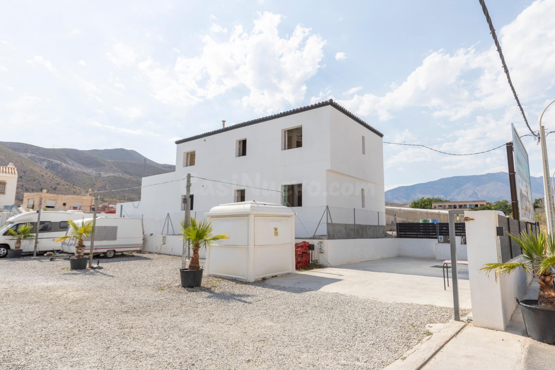 Estrena vivienda a 5 minutos de la playa en Castell de Ferro - foto 4